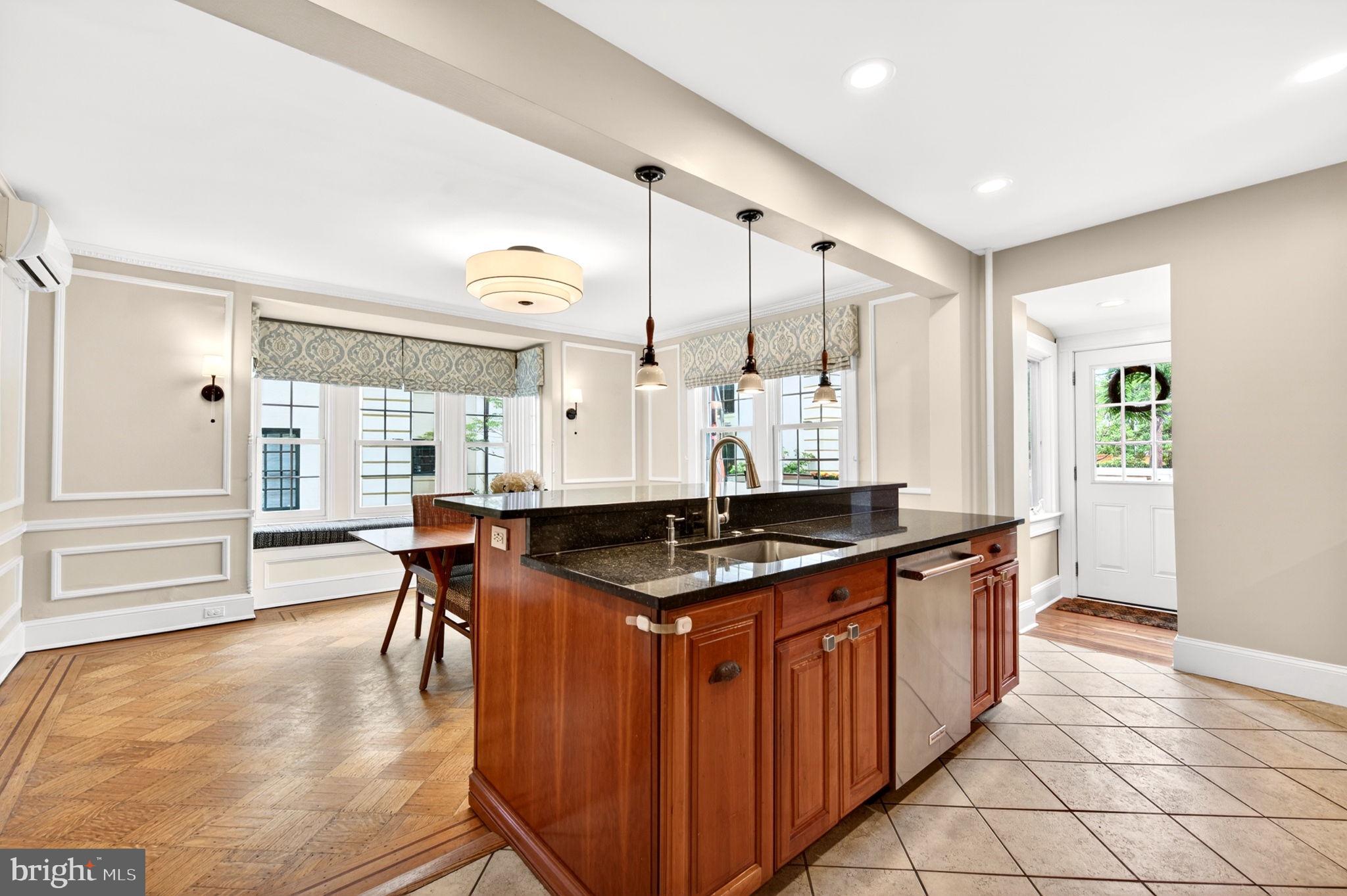 ROLAND PARK - Residential
