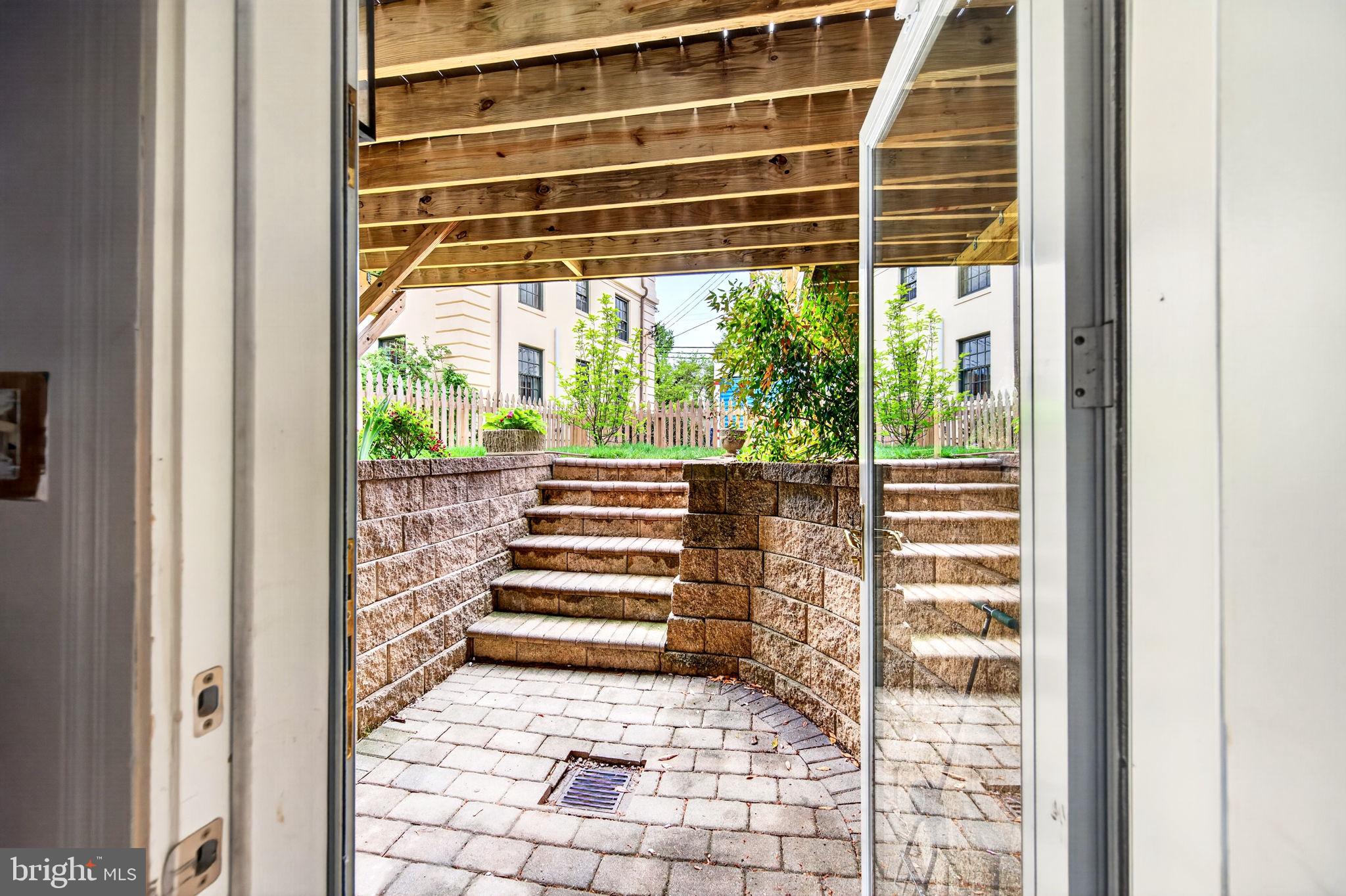 ROLAND PARK - Residential