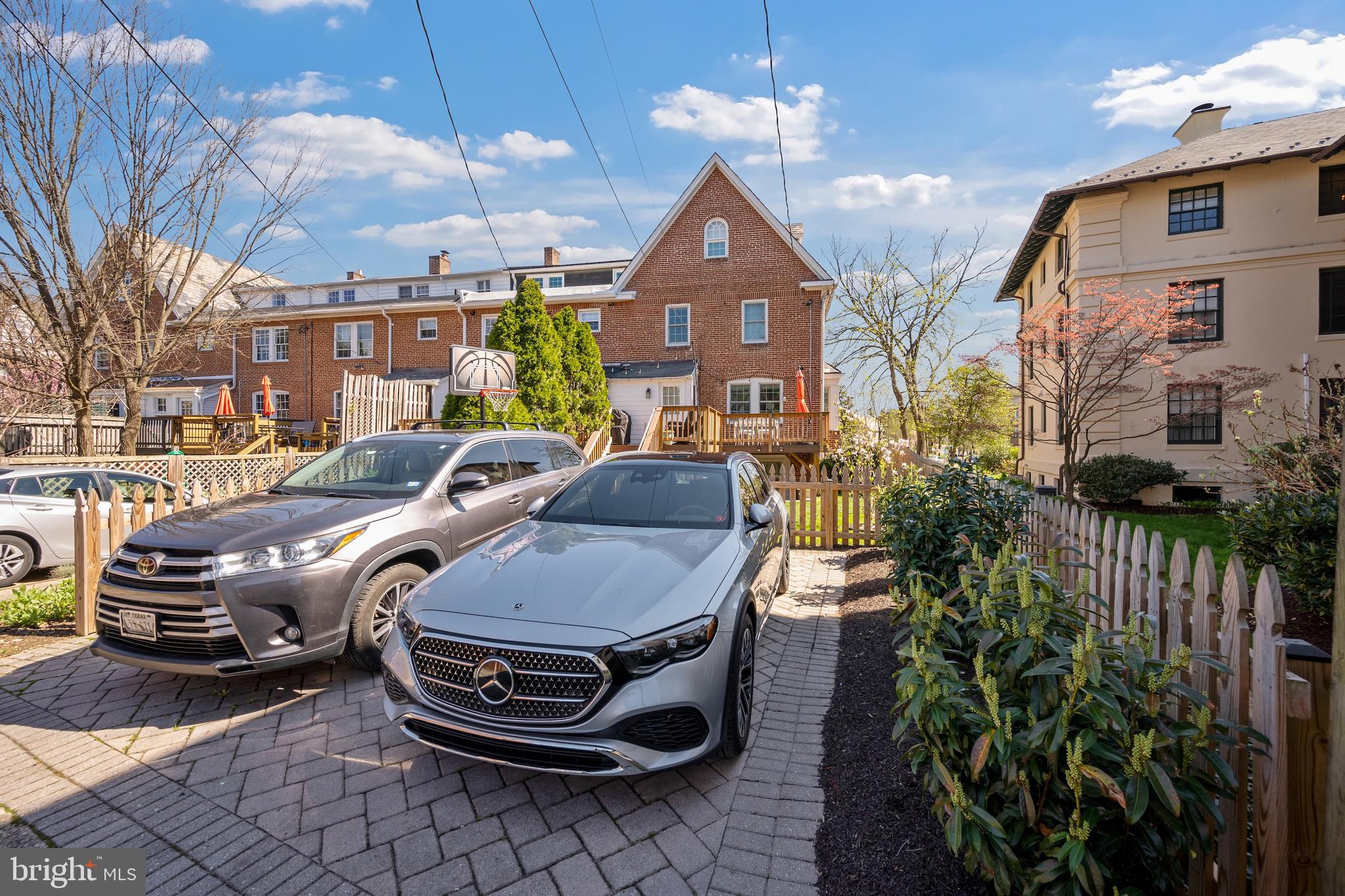 ROLAND PARK - Residential