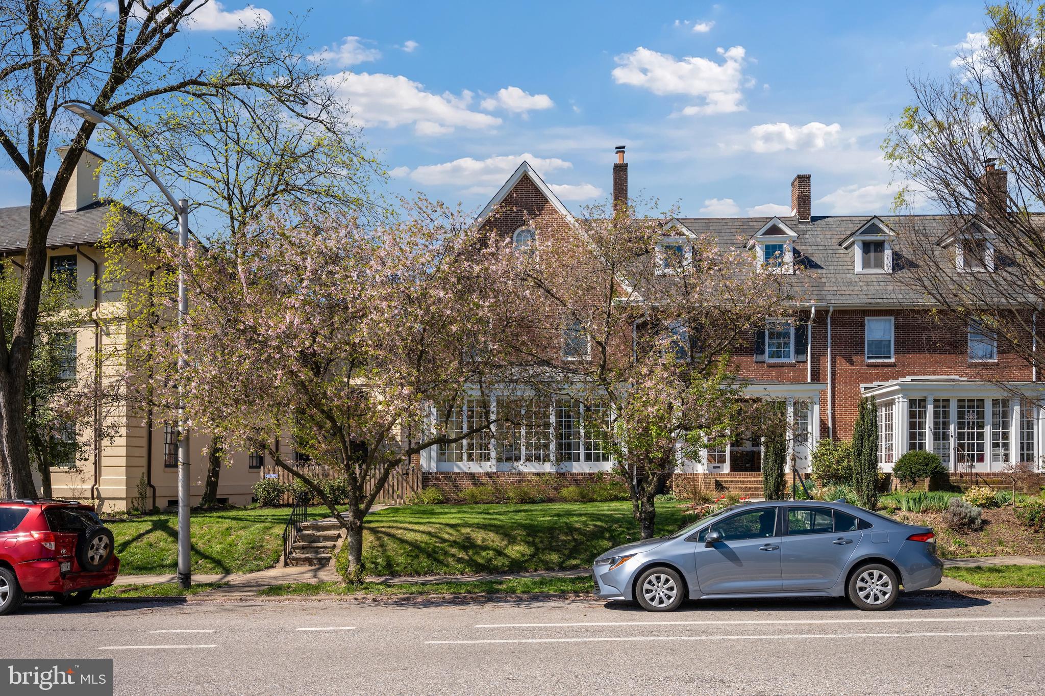 ROLAND PARK - Residential