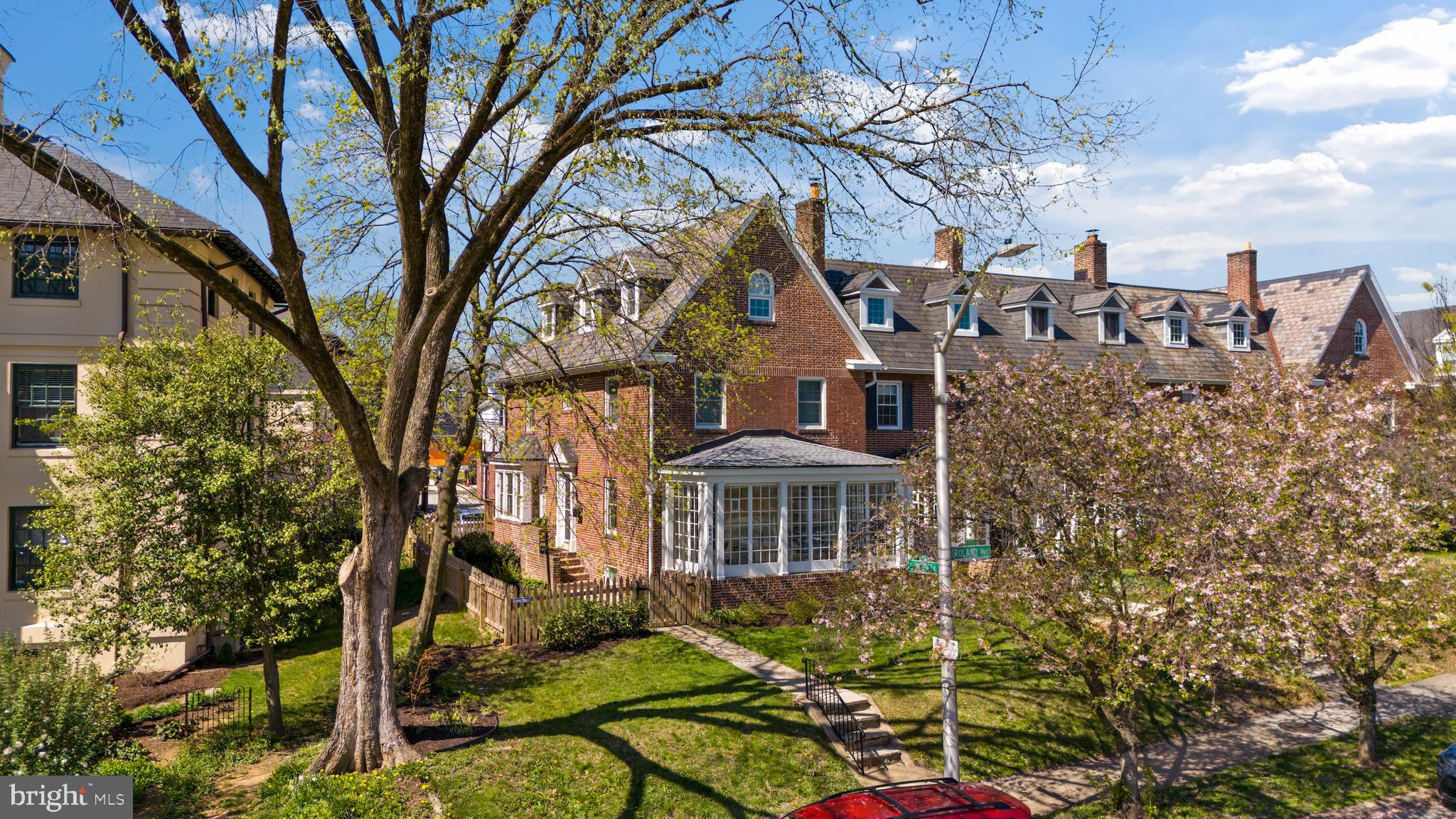 ROLAND PARK - Residential