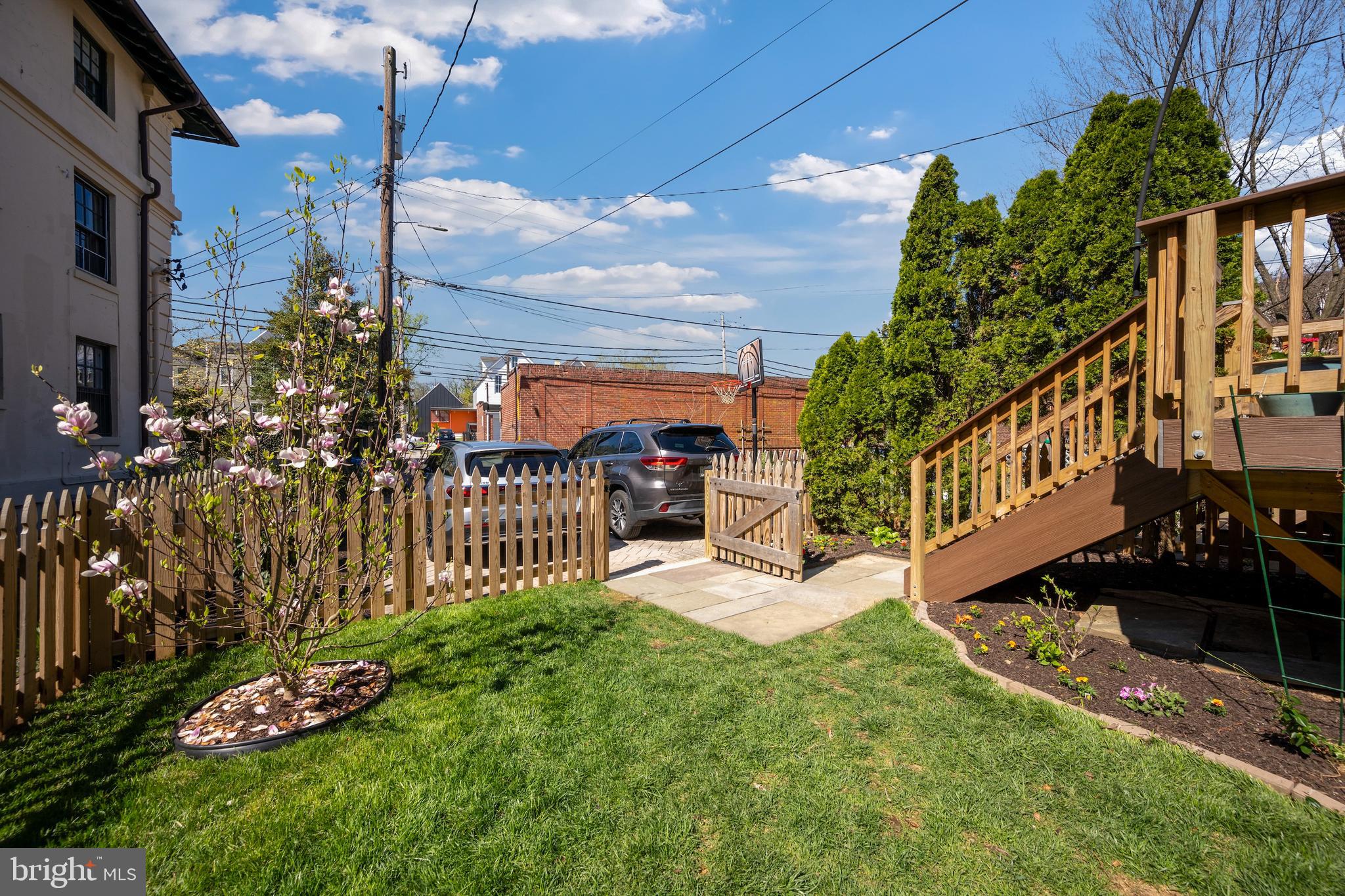 ROLAND PARK - Residential
