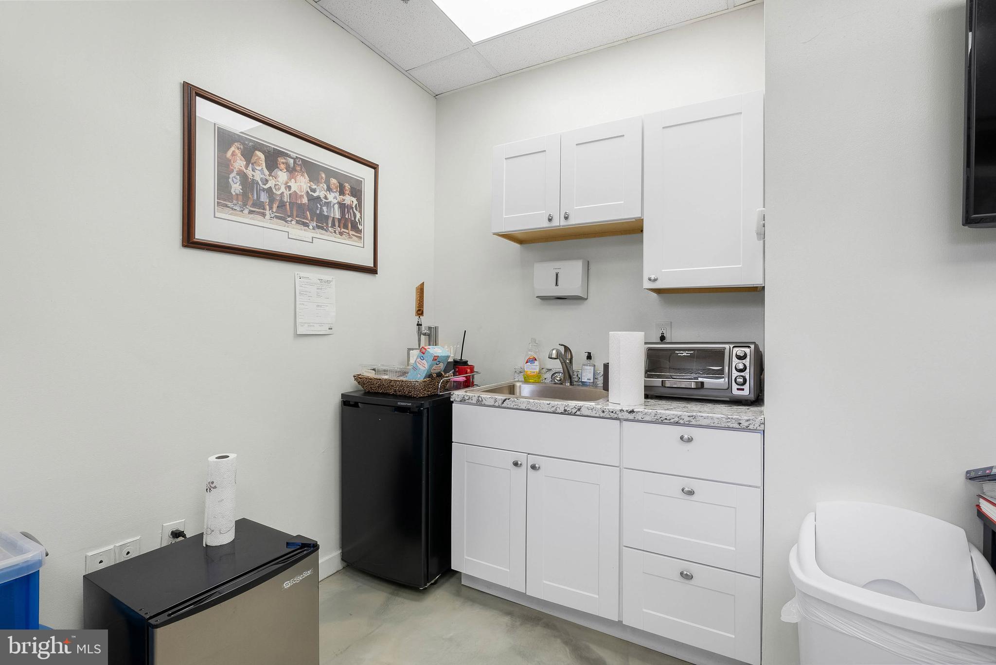 AVENUE OF THE ARTS - Commercial Lease