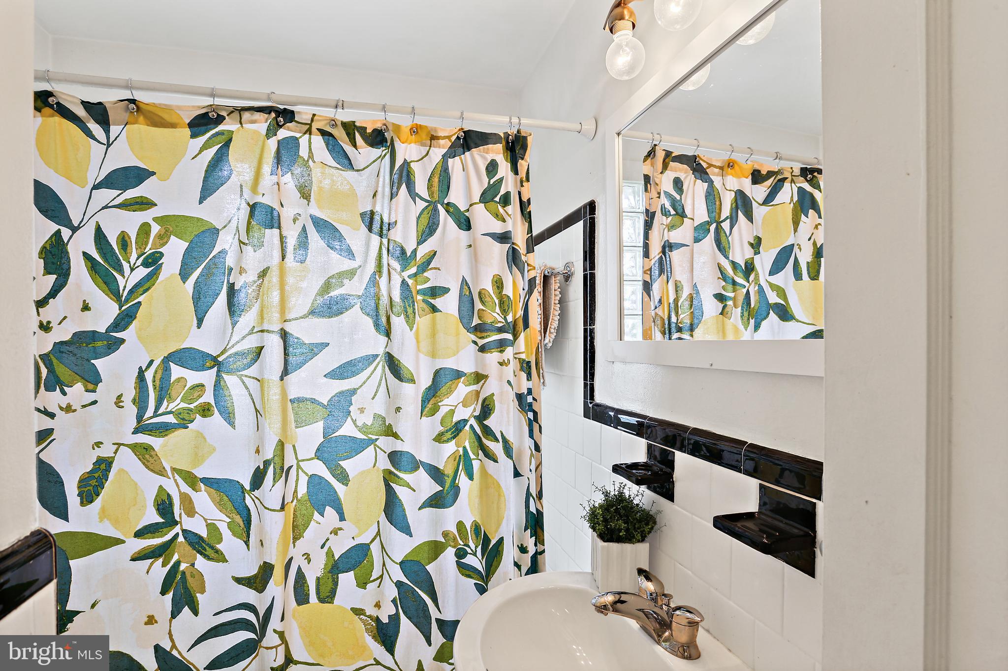 COLONIAL GARDENS - Residential