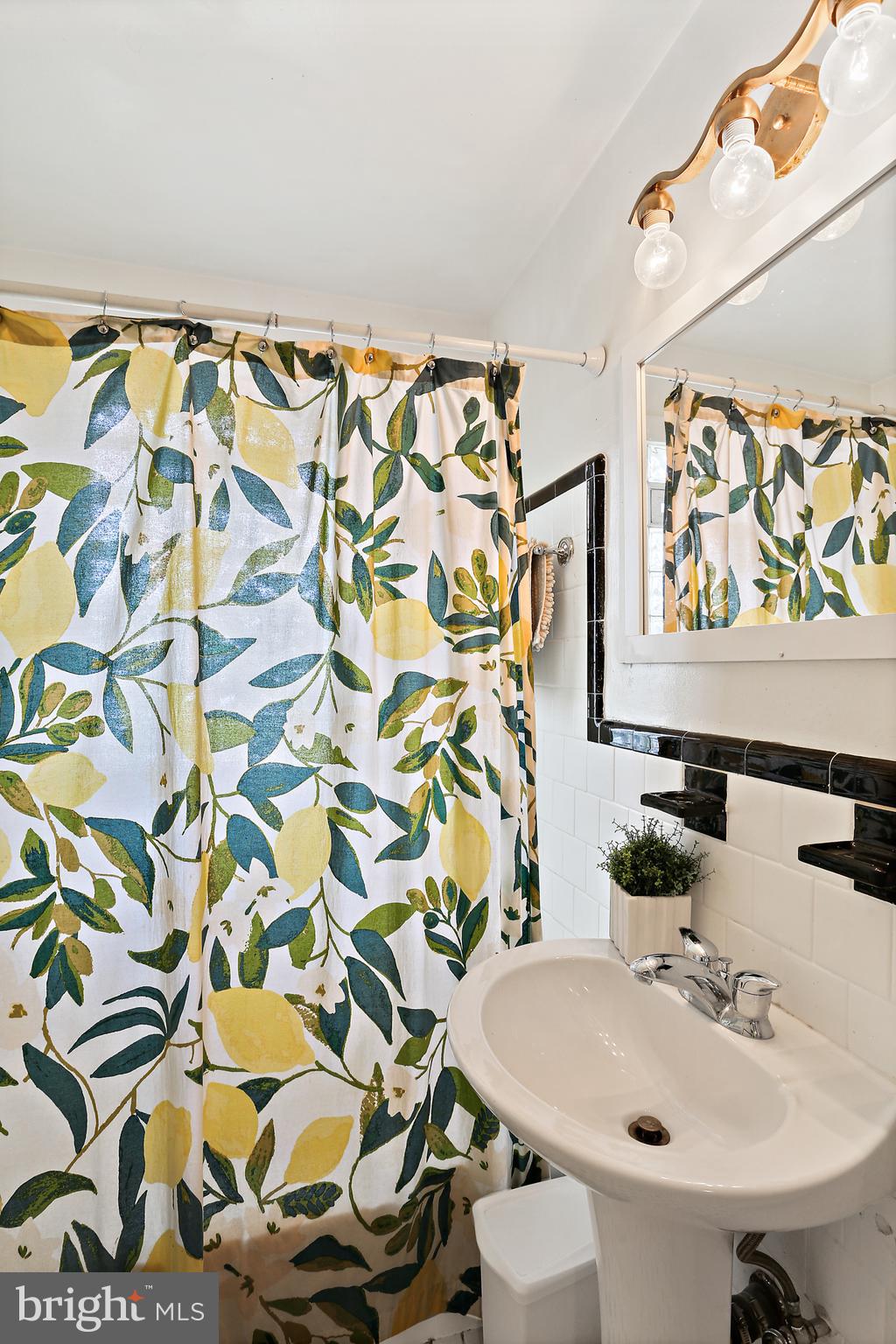 COLONIAL GARDENS - Residential