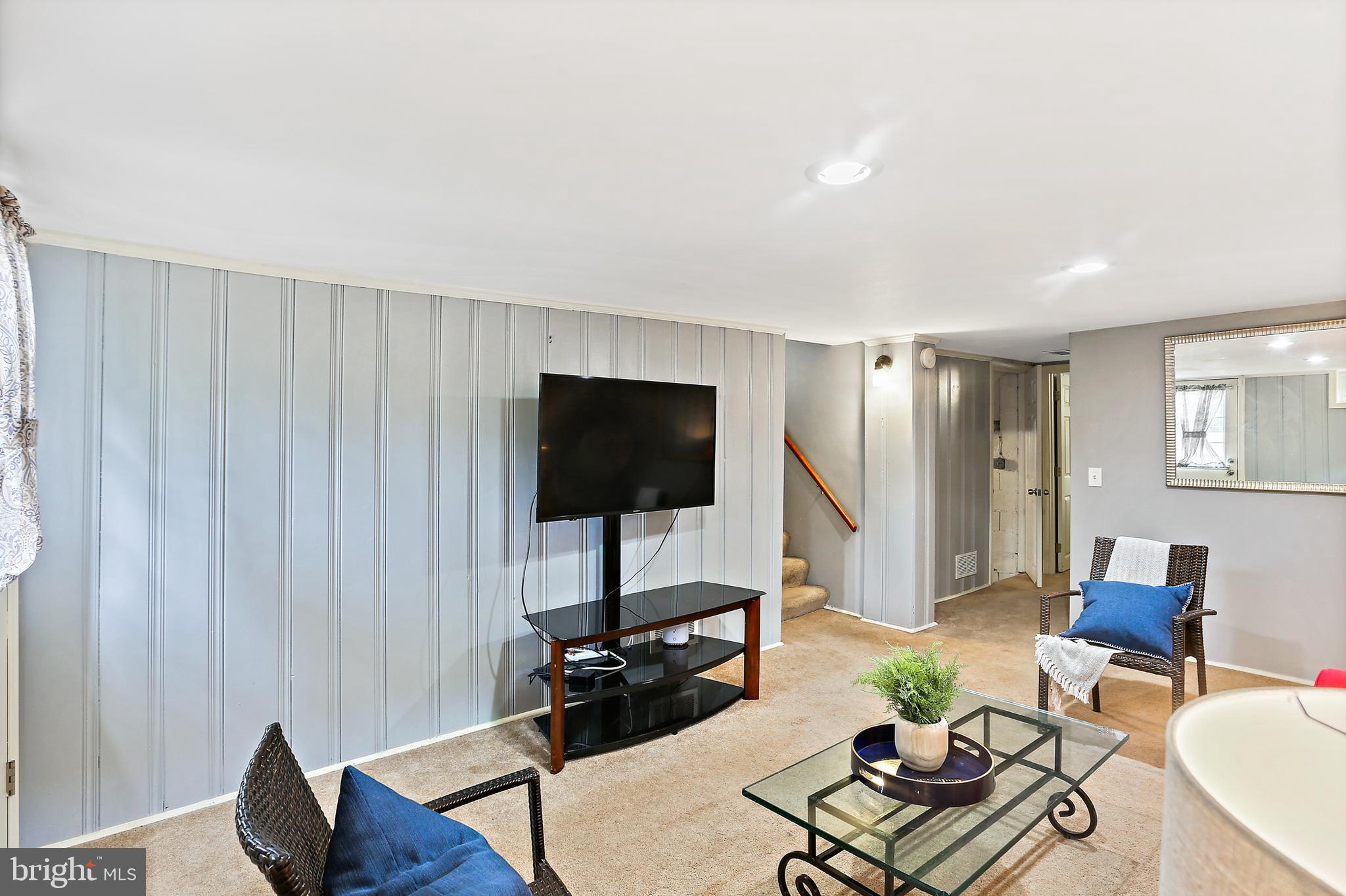 COLONIAL GARDENS - Residential