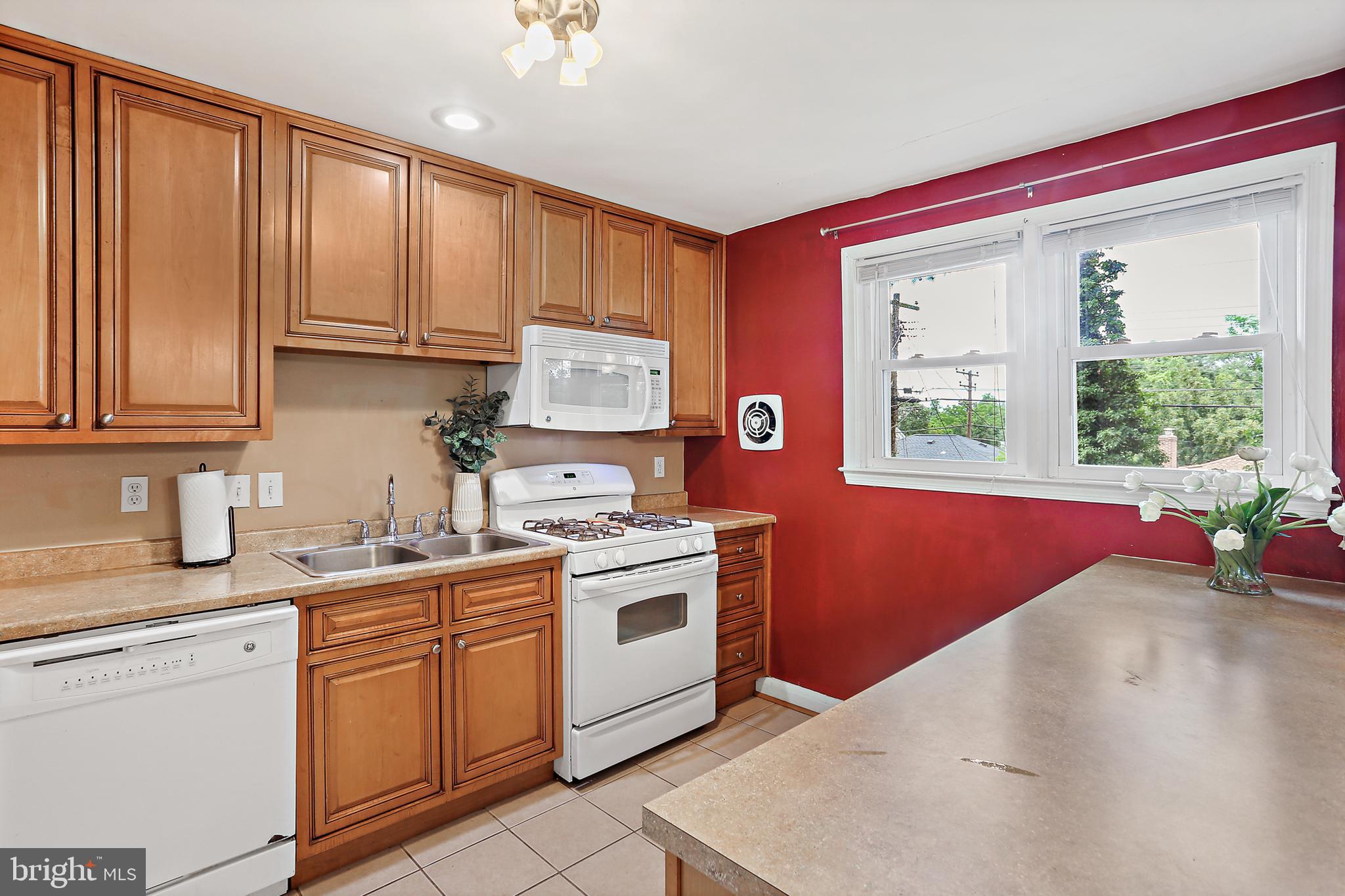 COLONIAL GARDENS - Residential