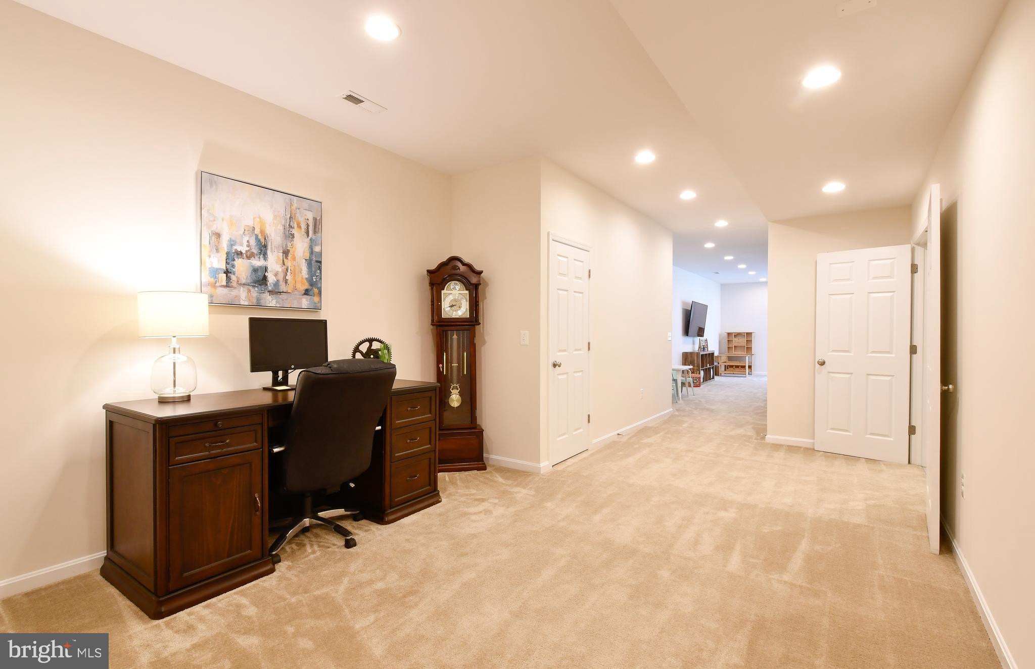 NO HOA!!! - Residential