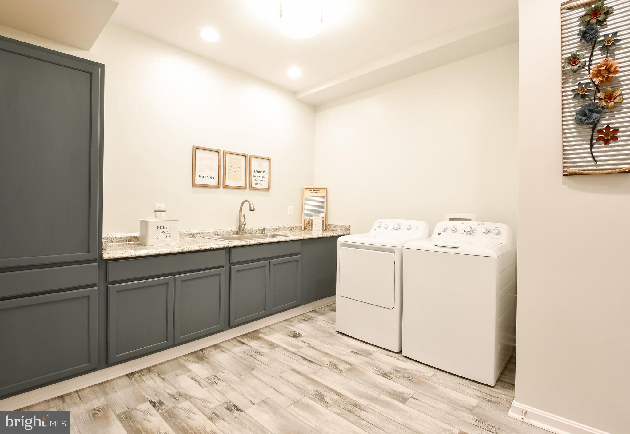 NO HOA!!! - Residential