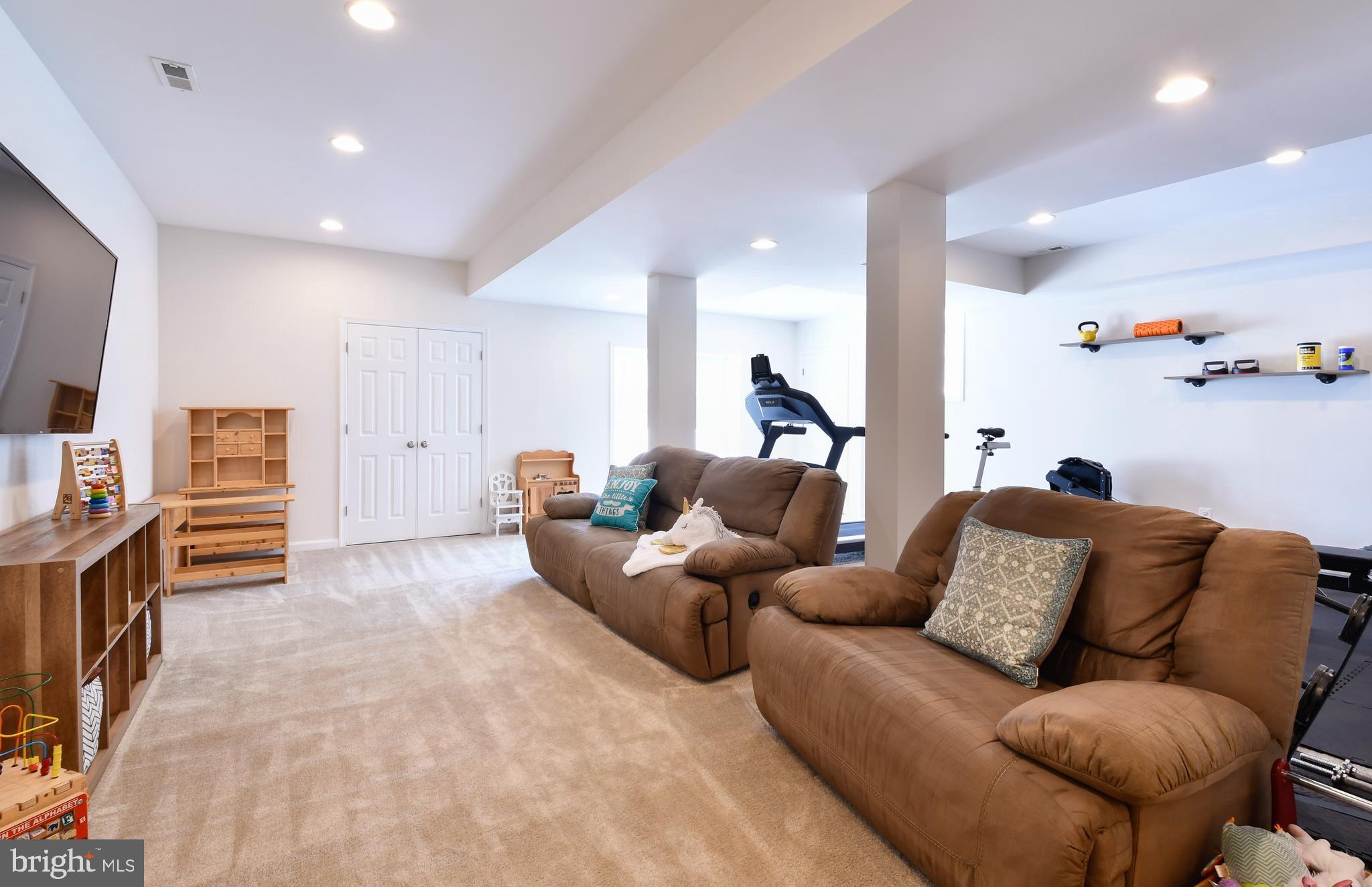 NO HOA!!! - Residential