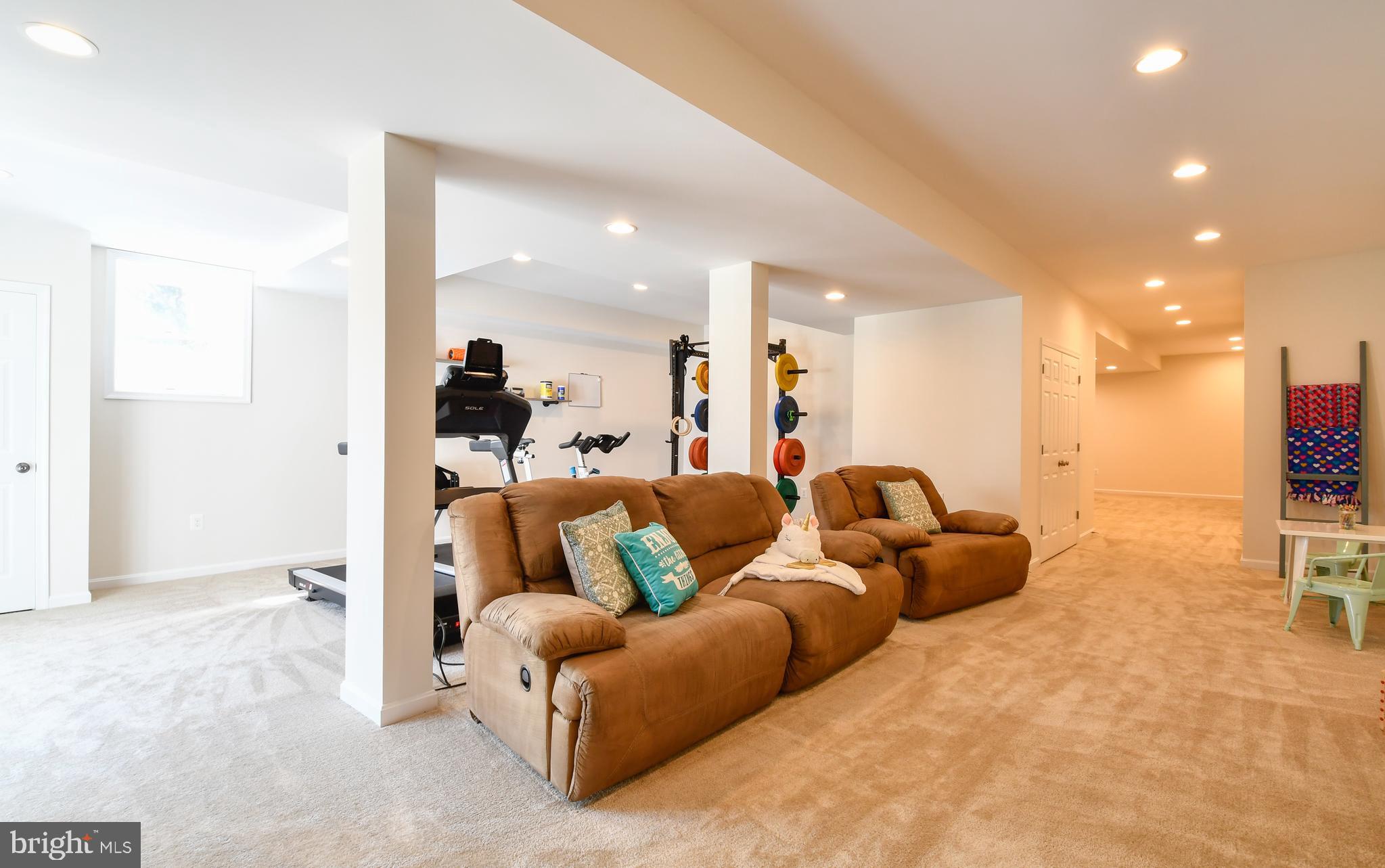 NO HOA!!! - Residential