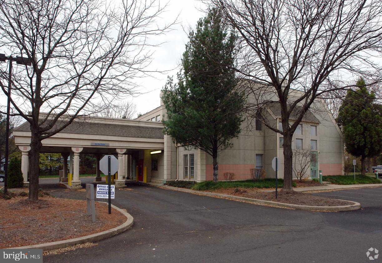 195 BRISTOL OXFORD VALLEY ROAD