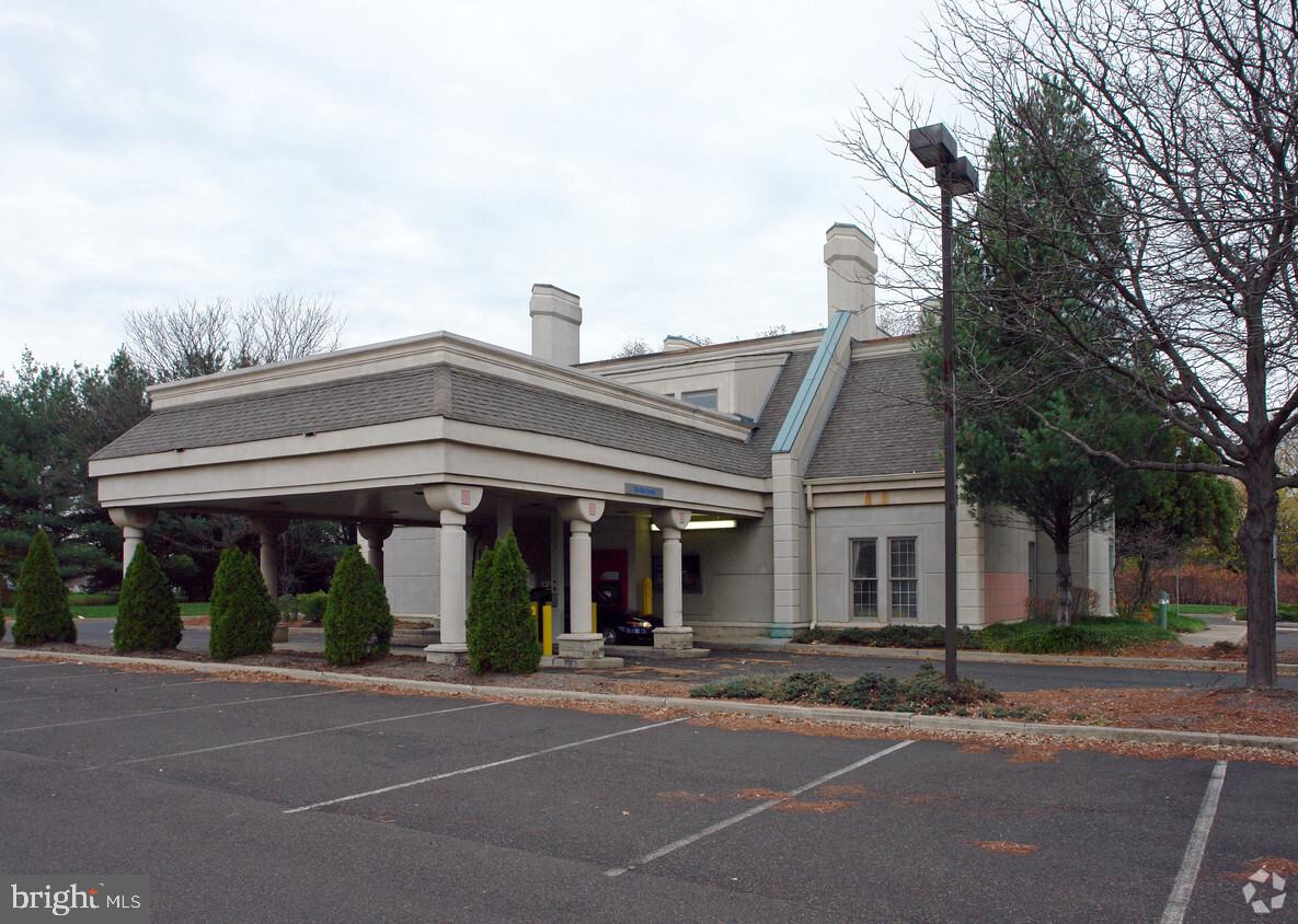 195 BRISTOL OXFORD VALLEY ROAD