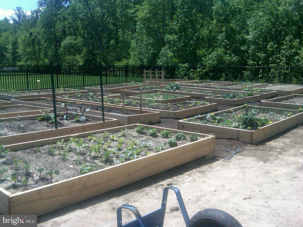 LADYSMITH VILLAGE - Residential