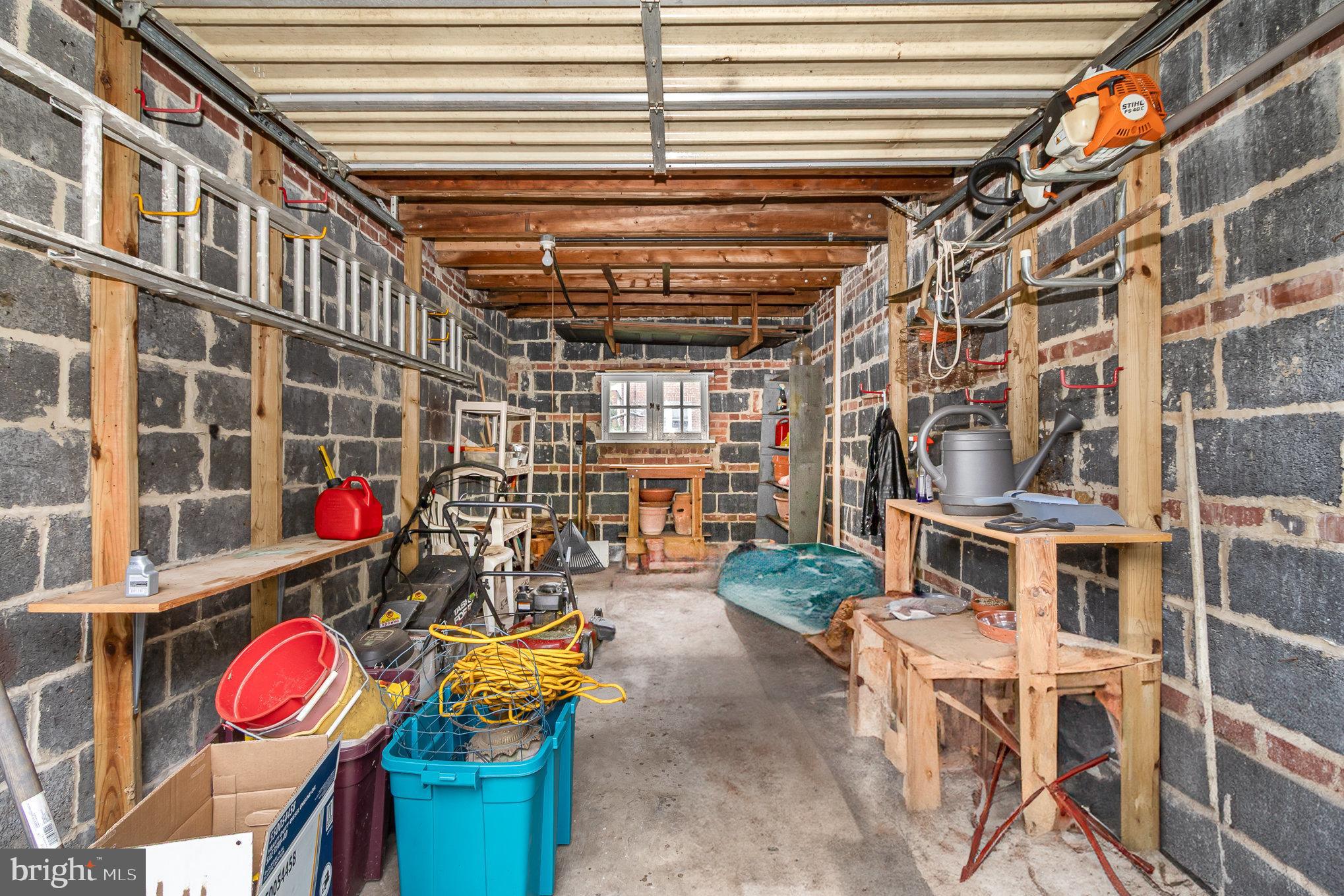 LAKE WALKER - Residential