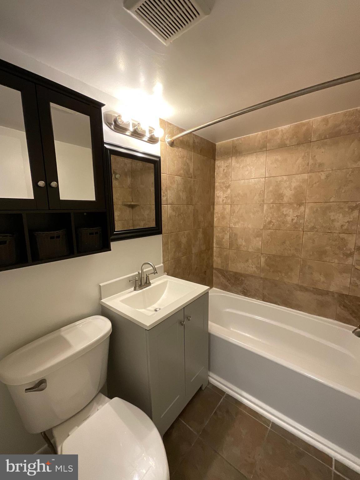 MONTPELIER VILLAGE - Residential Lease