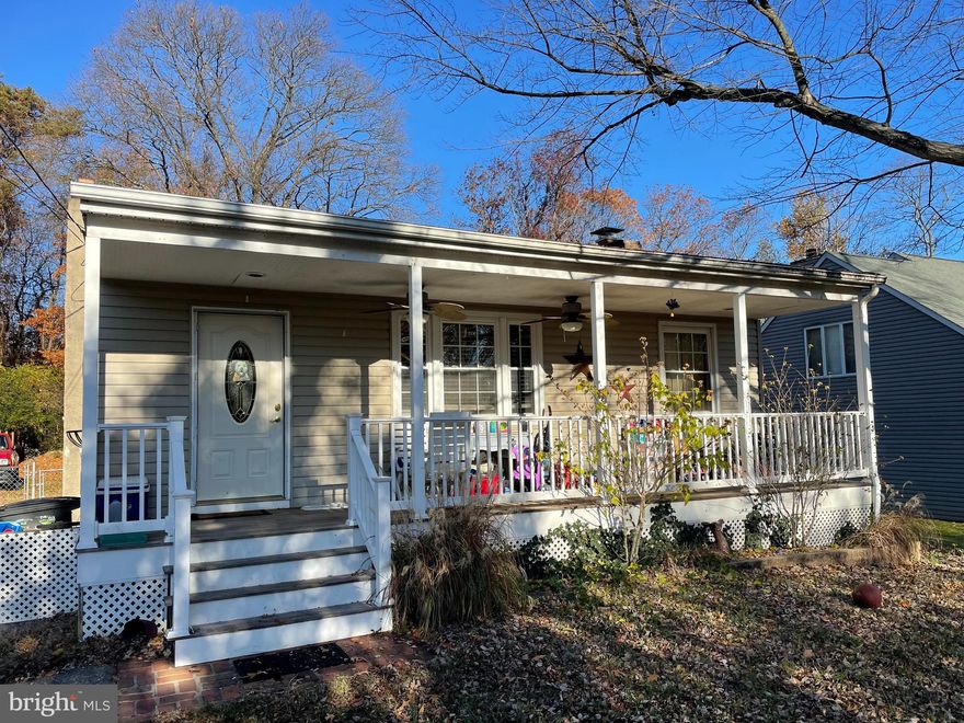 Arden on the Severn, Water privleged commuinty, 4 bedrooms, 1 bath, detached garage, fenced yard.  Home in need of some tlc, please provide 3-4 hours notice.