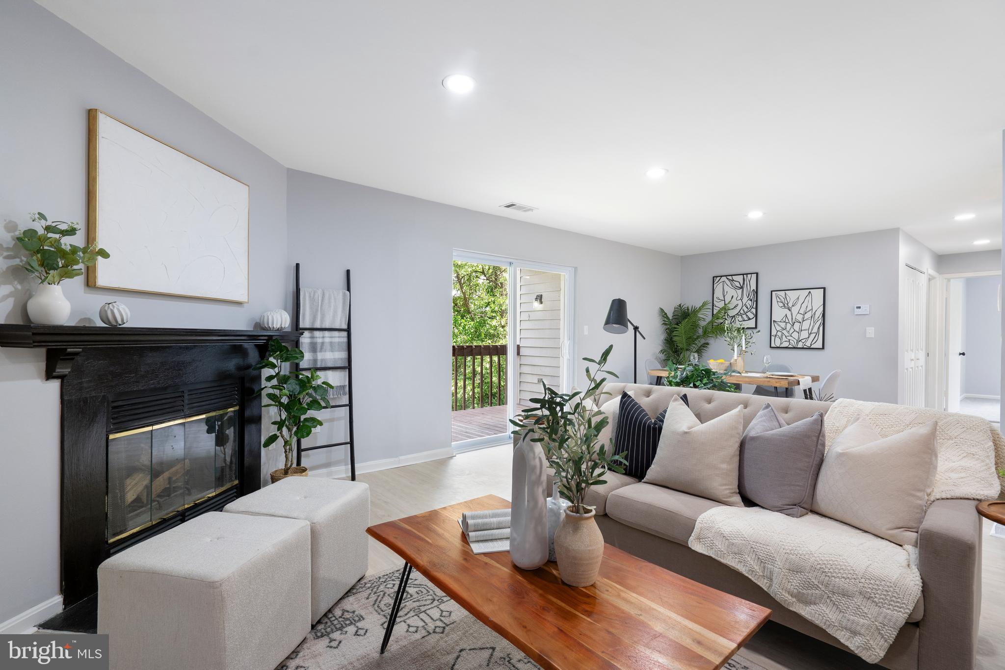 CROMWELL FOUNTAIN - Residential