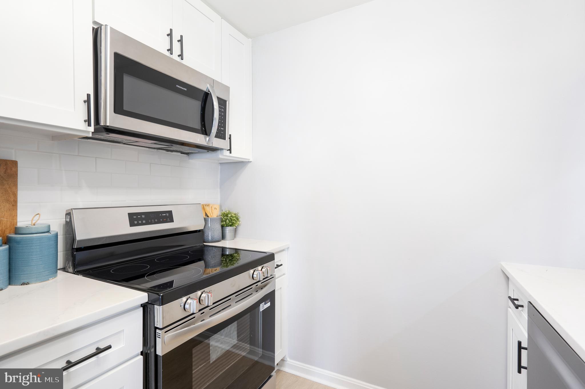 CROMWELL FOUNTAIN - Residential