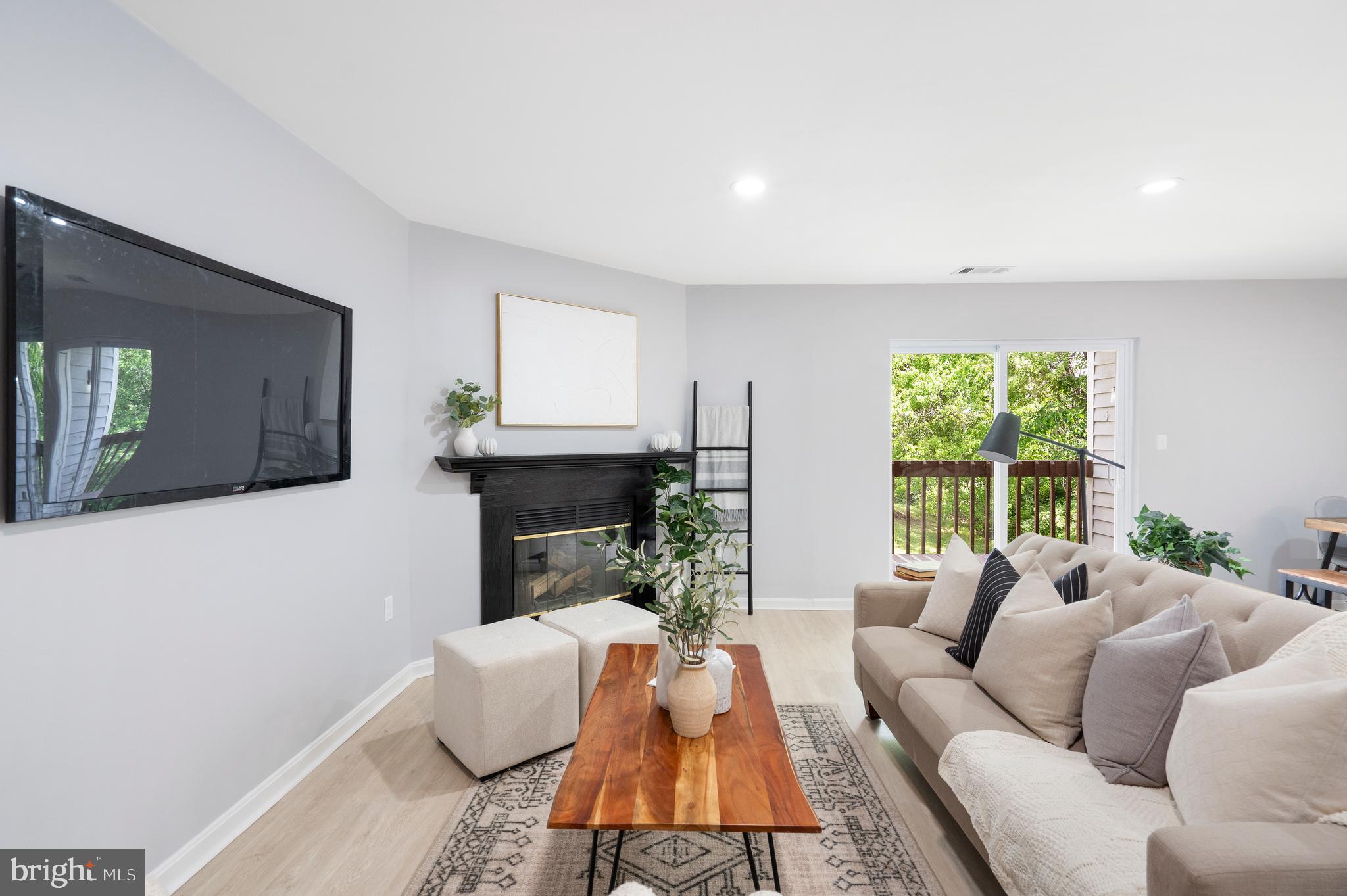 CROMWELL FOUNTAIN - Residential