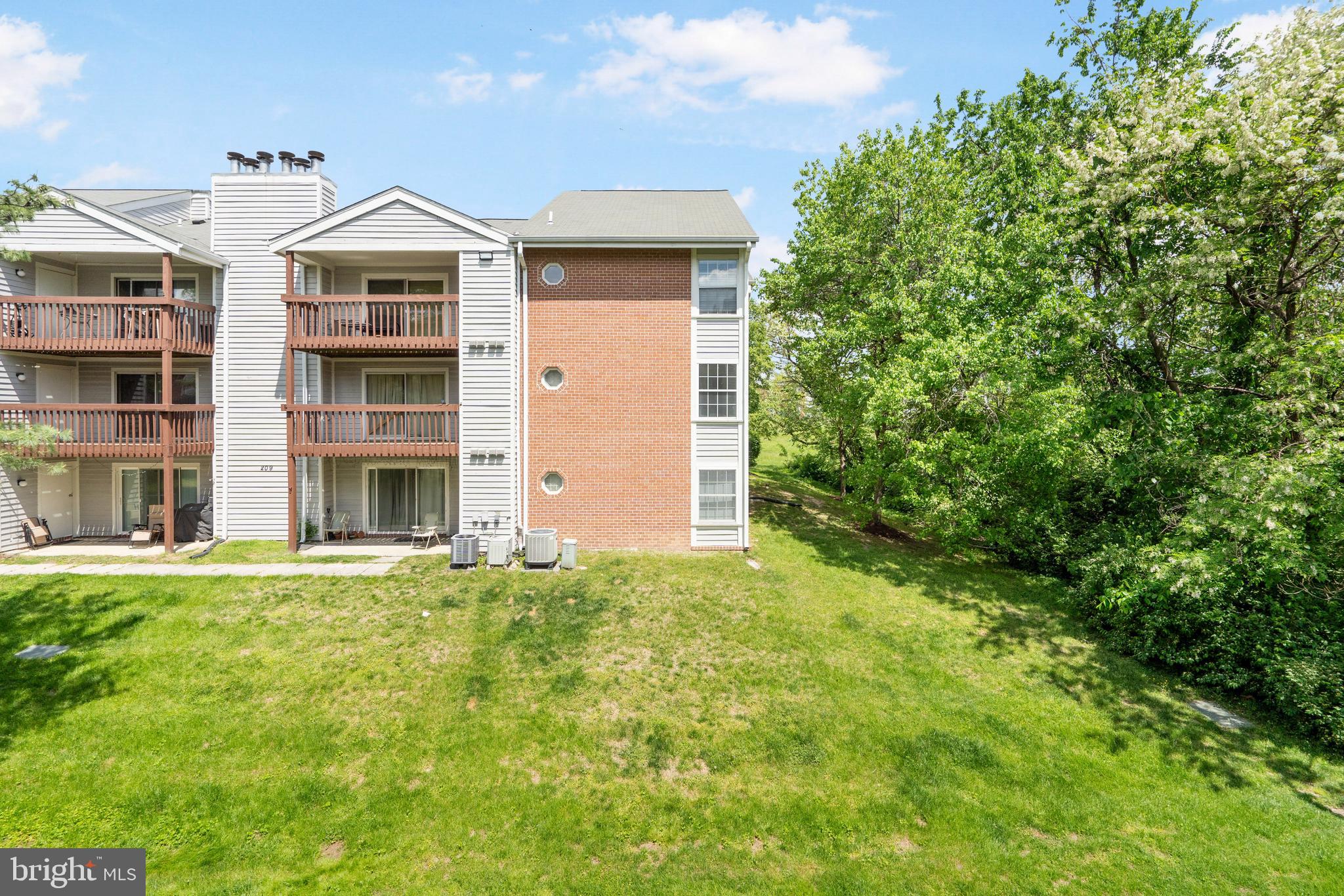 CROMWELL FOUNTAIN - Residential