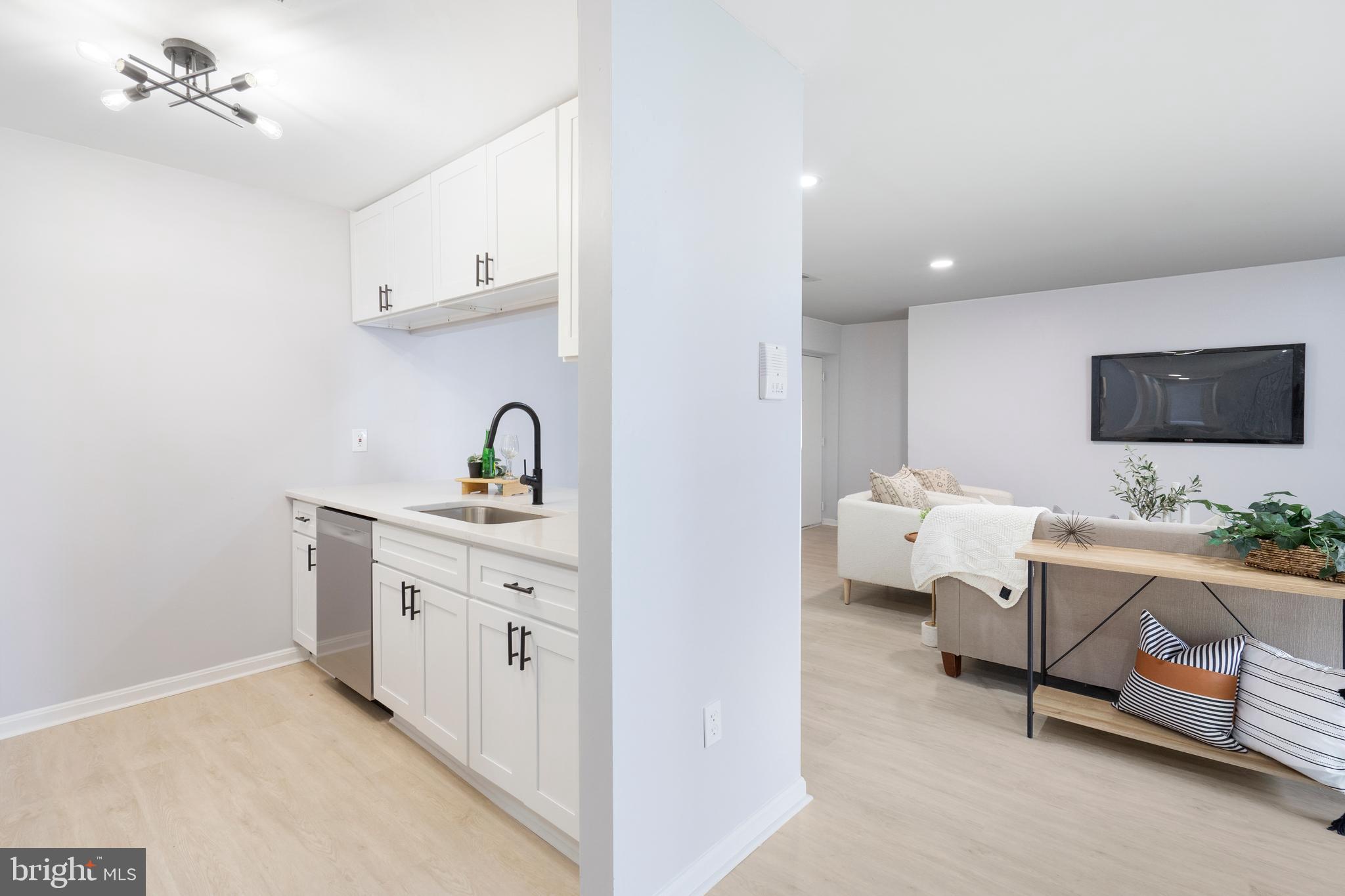 CROMWELL FOUNTAIN - Residential