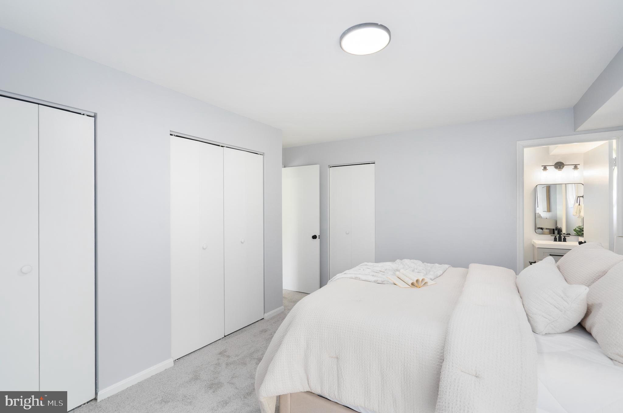 CROMWELL FOUNTAIN - Residential