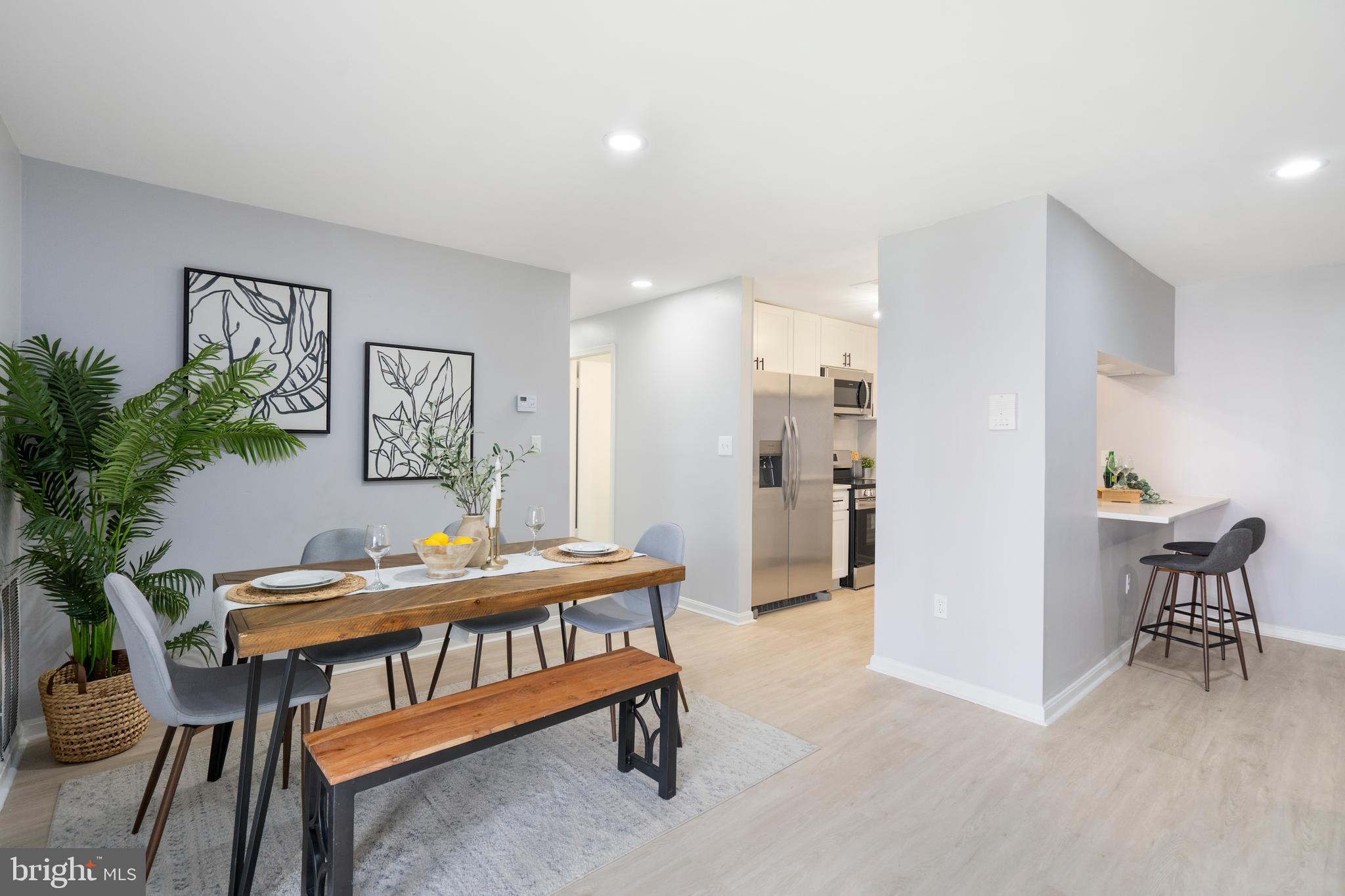 CROMWELL FOUNTAIN - Residential