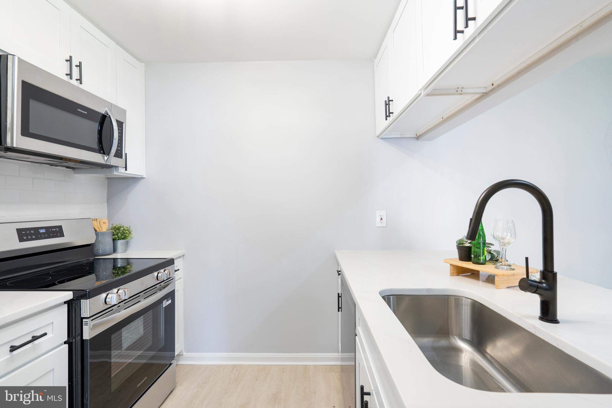 CROMWELL FOUNTAIN - Residential