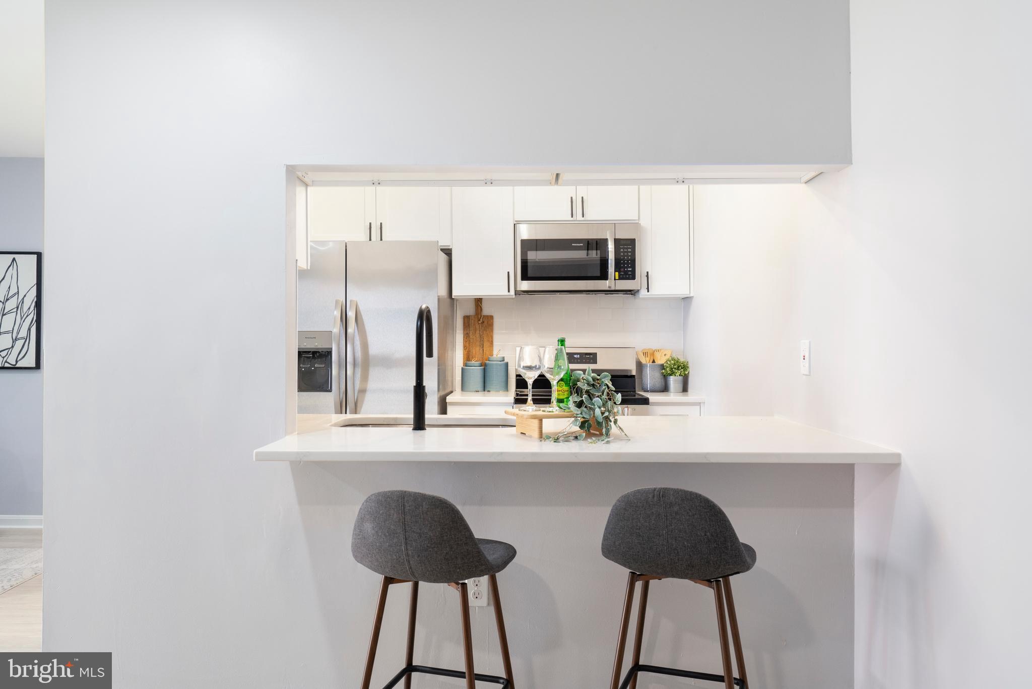 CROMWELL FOUNTAIN - Residential