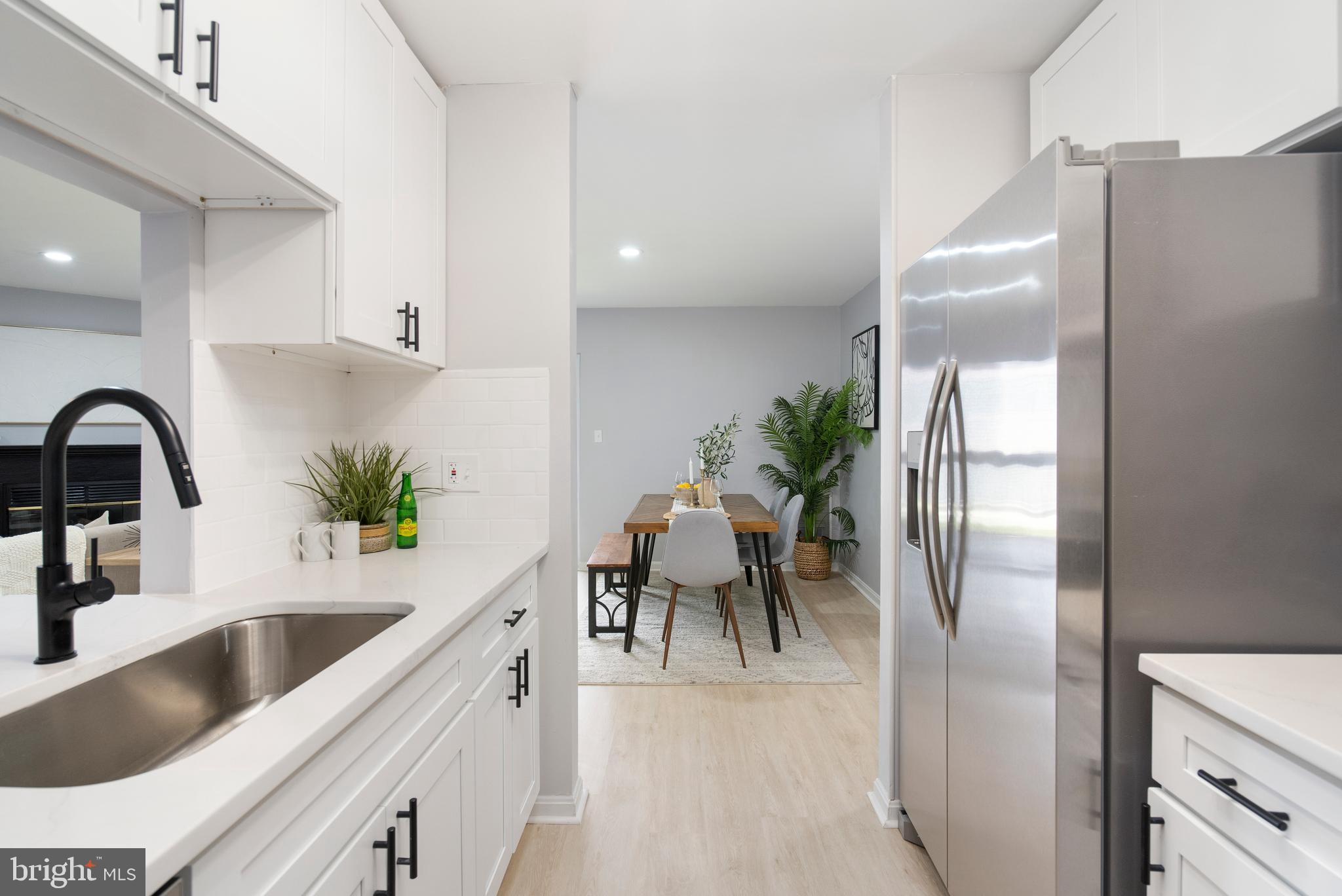 CROMWELL FOUNTAIN - Residential