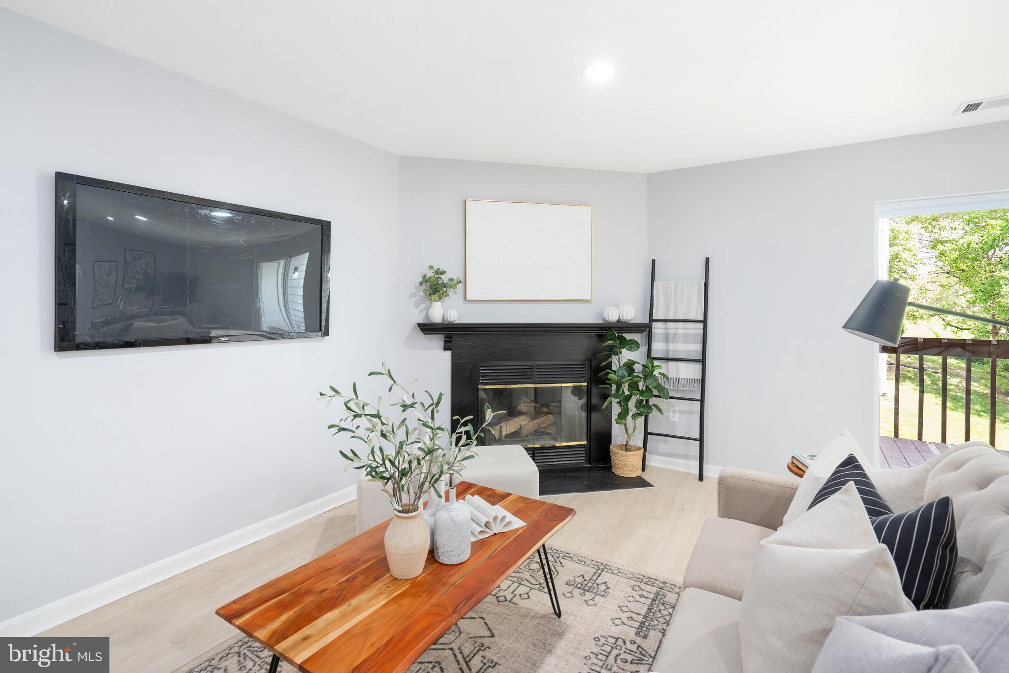 CROMWELL FOUNTAIN - Residential