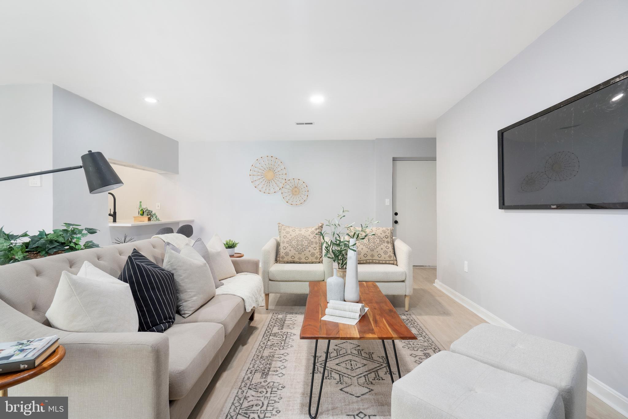 CROMWELL FOUNTAIN - Residential