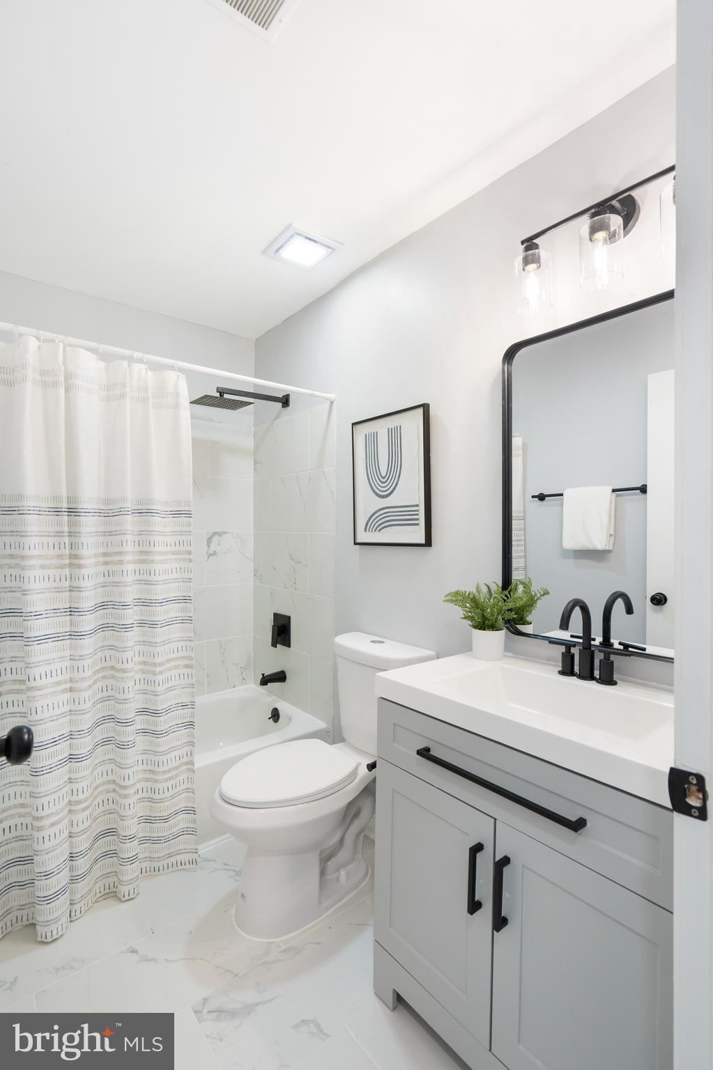 CROMWELL FOUNTAIN - Residential