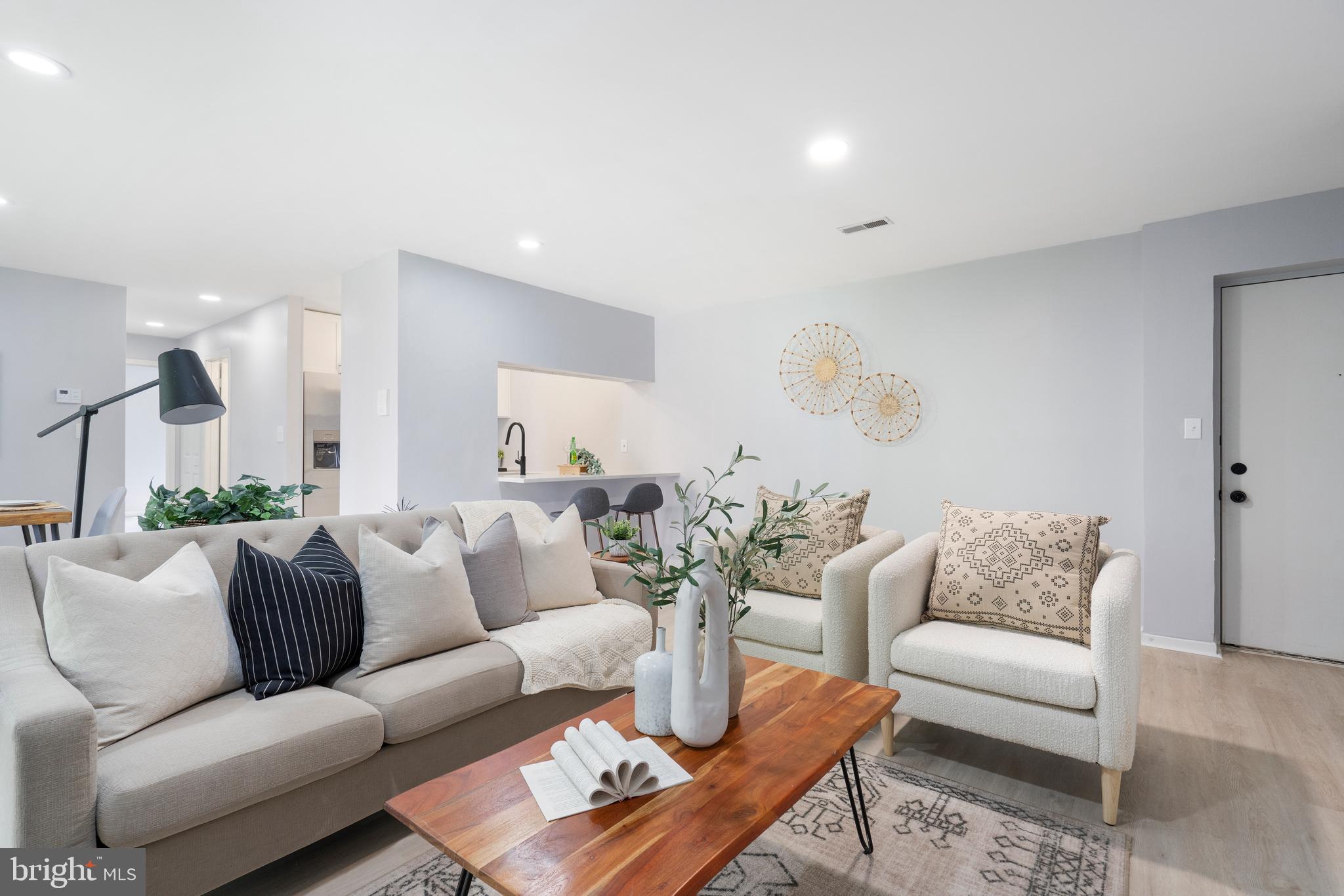 CROMWELL FOUNTAIN - Residential