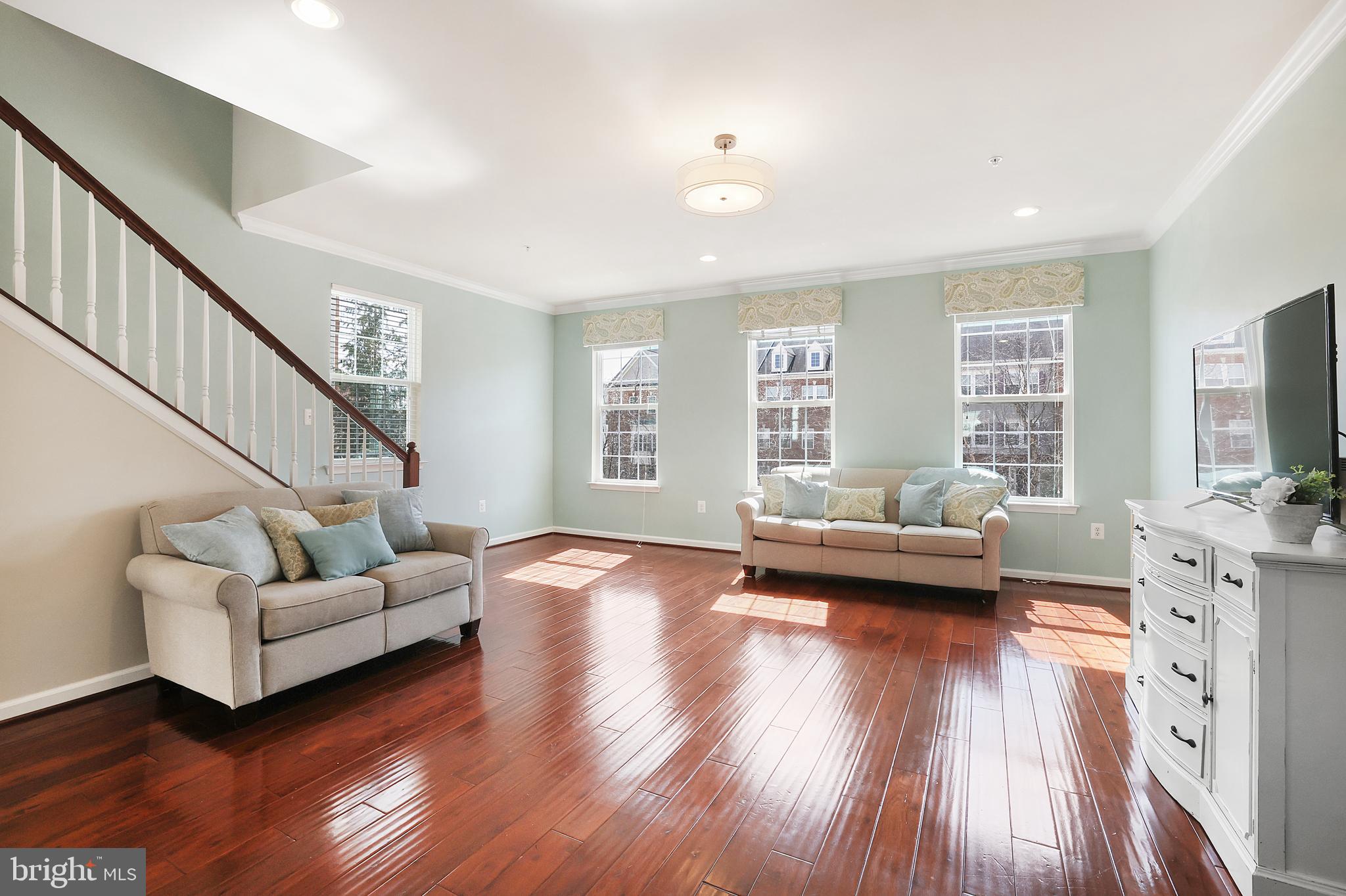 OXFORD SQUARE - Residential