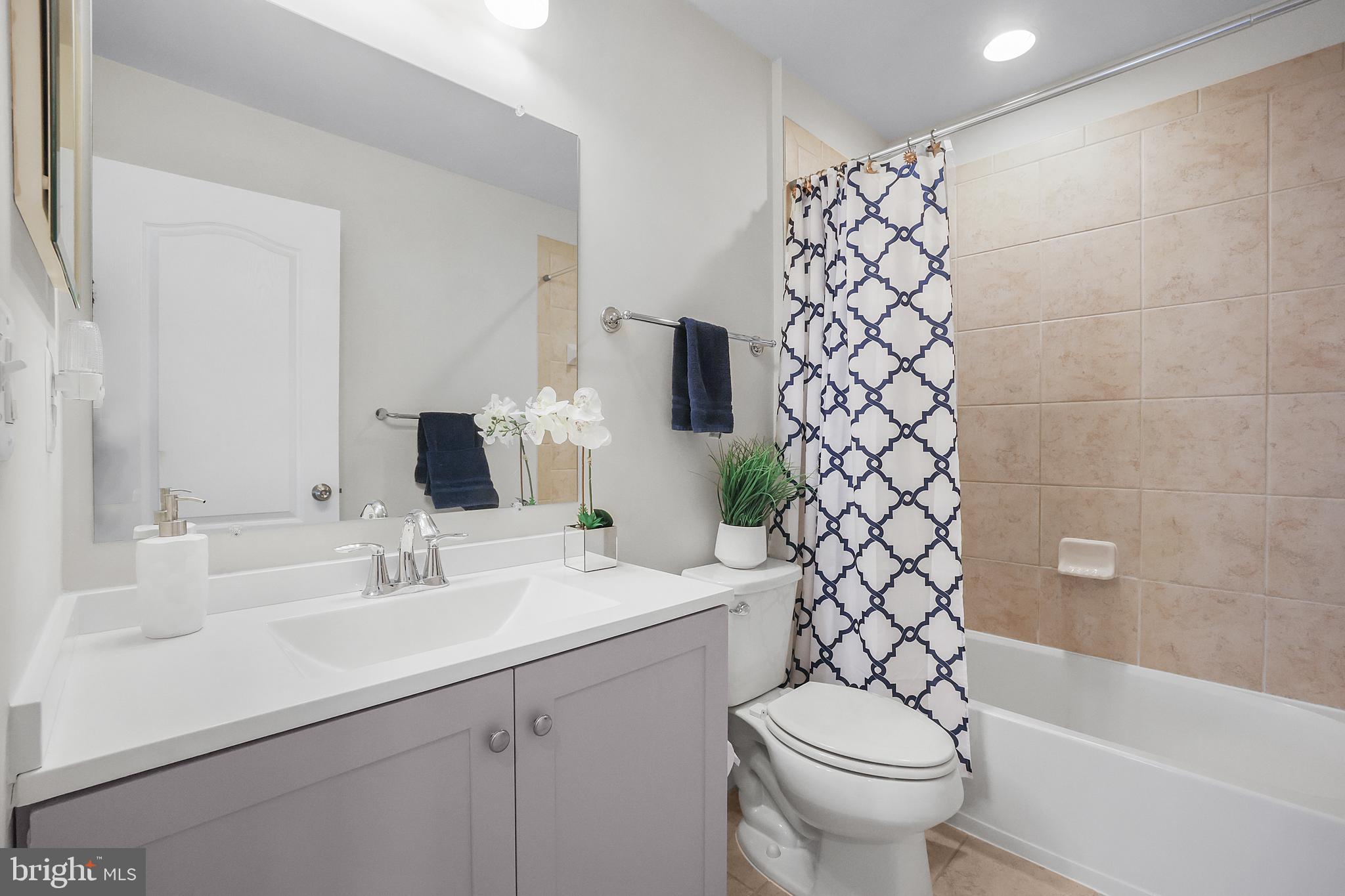 OXFORD SQUARE - Residential