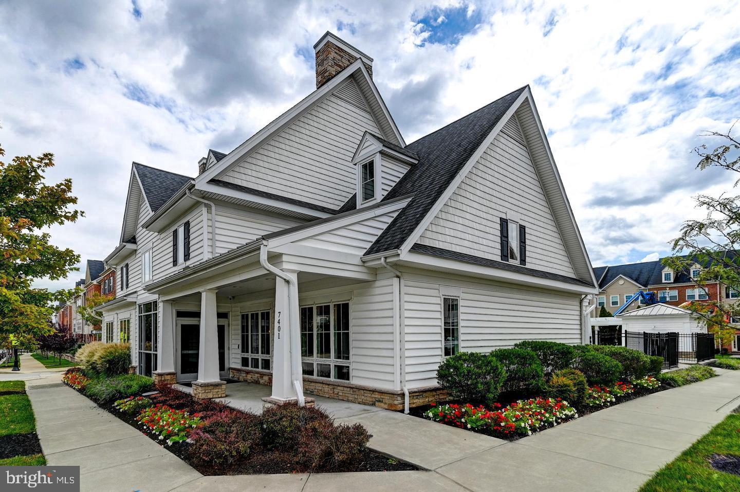 OXFORD SQUARE - Residential