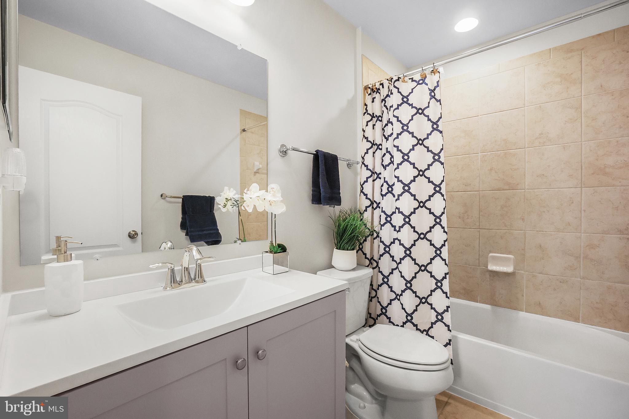 OXFORD SQUARE - Residential