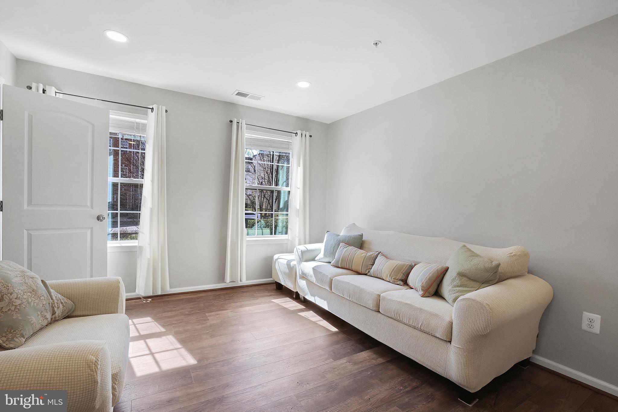 OXFORD SQUARE - Residential