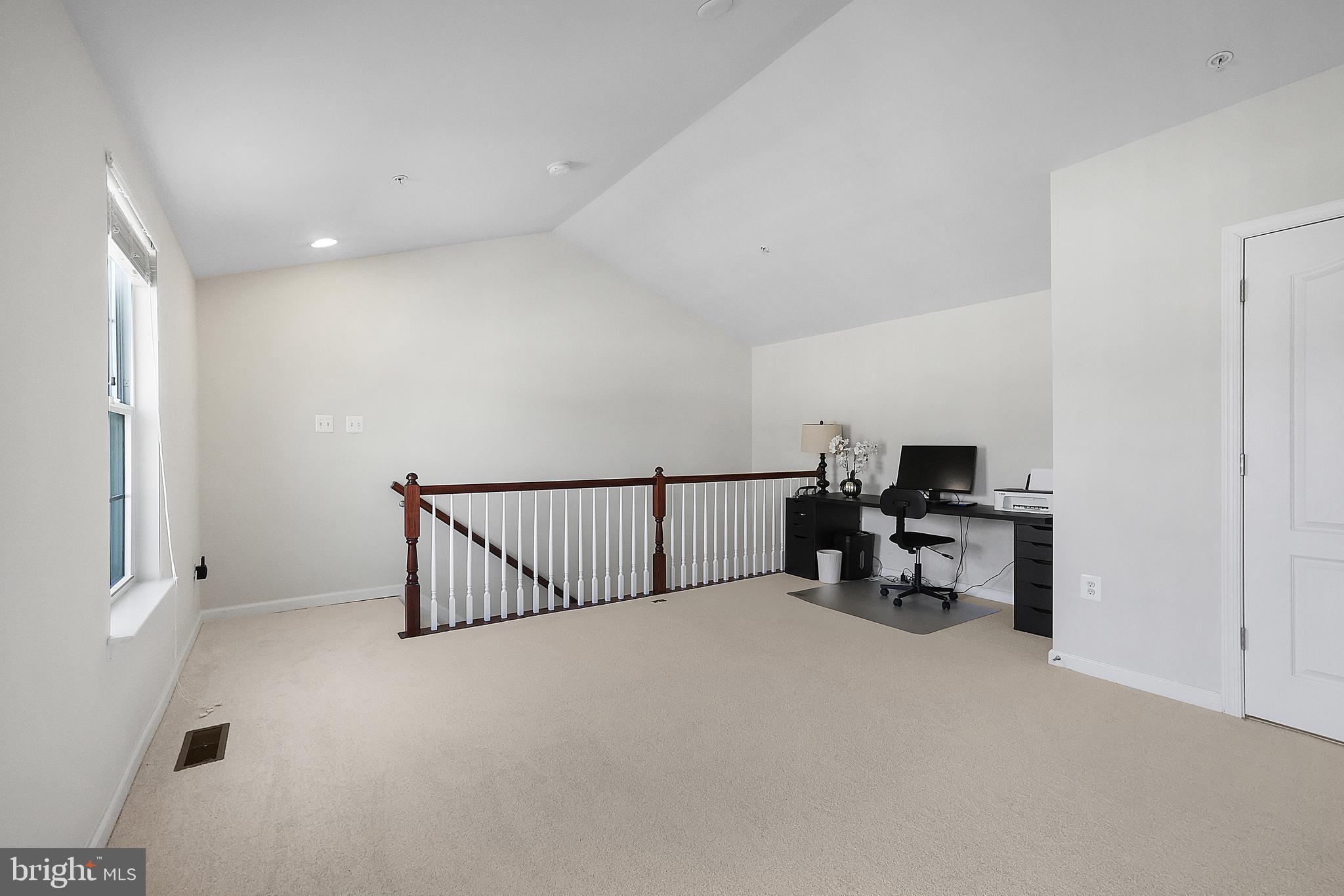 OXFORD SQUARE - Residential