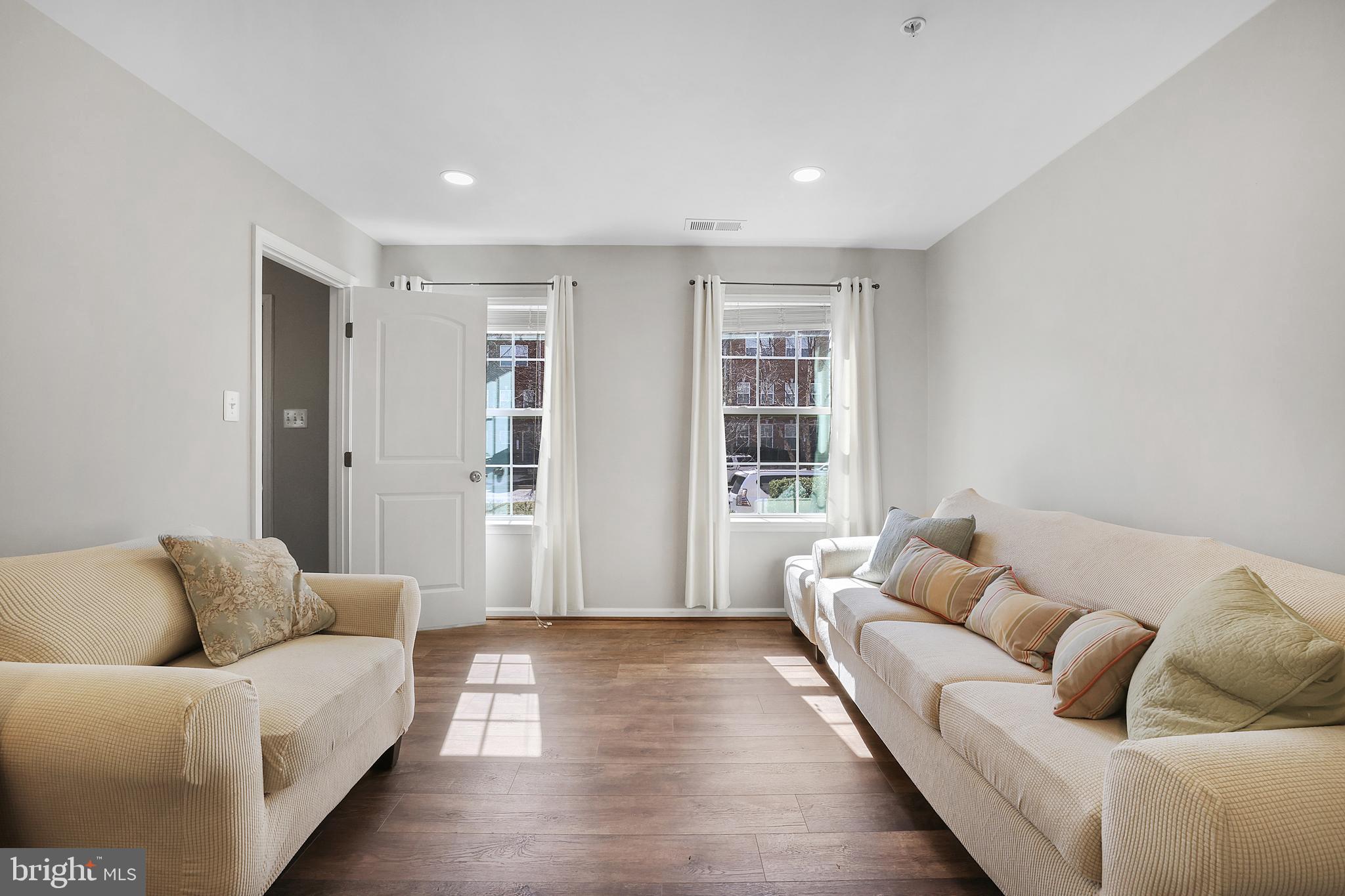 OXFORD SQUARE - Residential