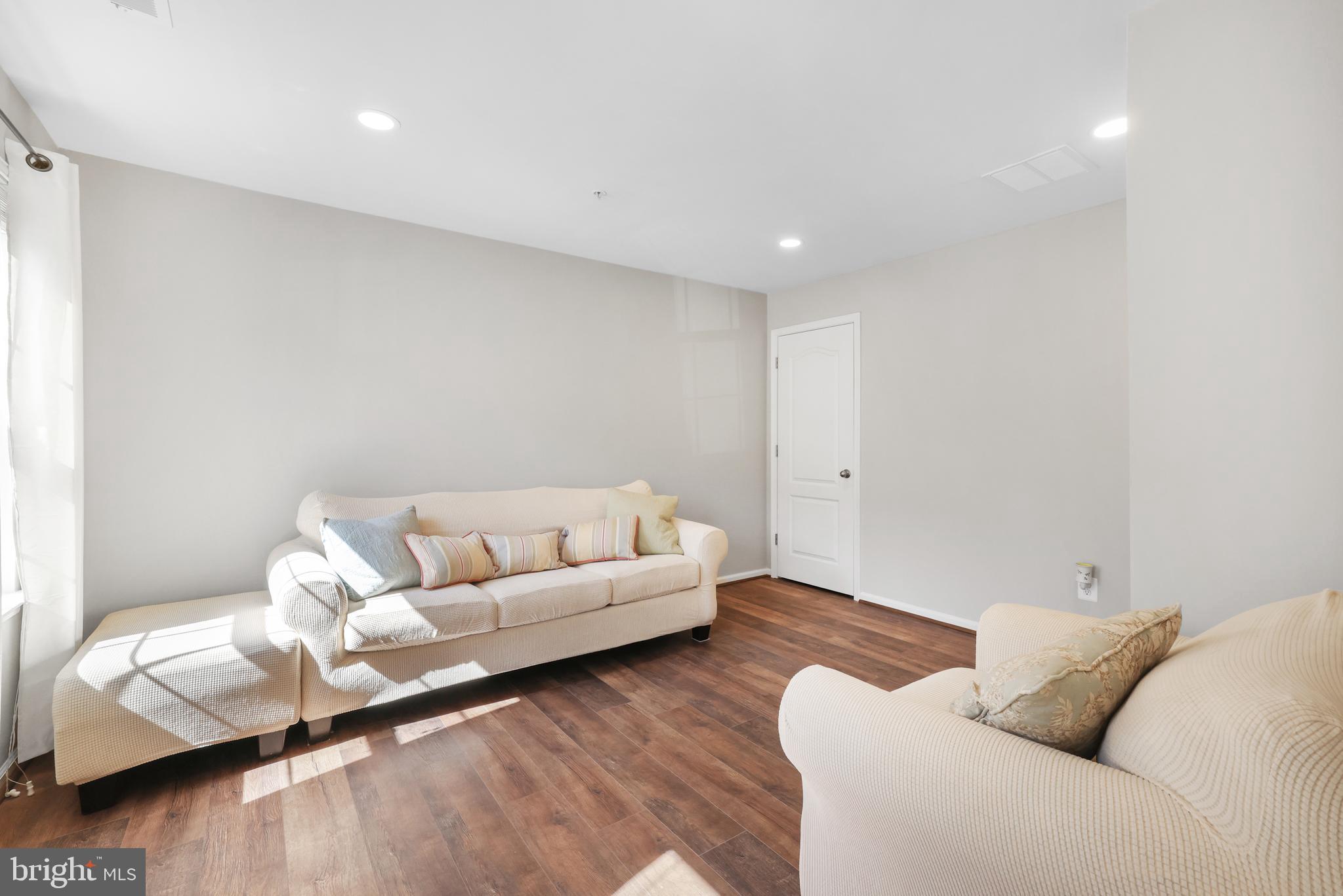 OXFORD SQUARE - Residential