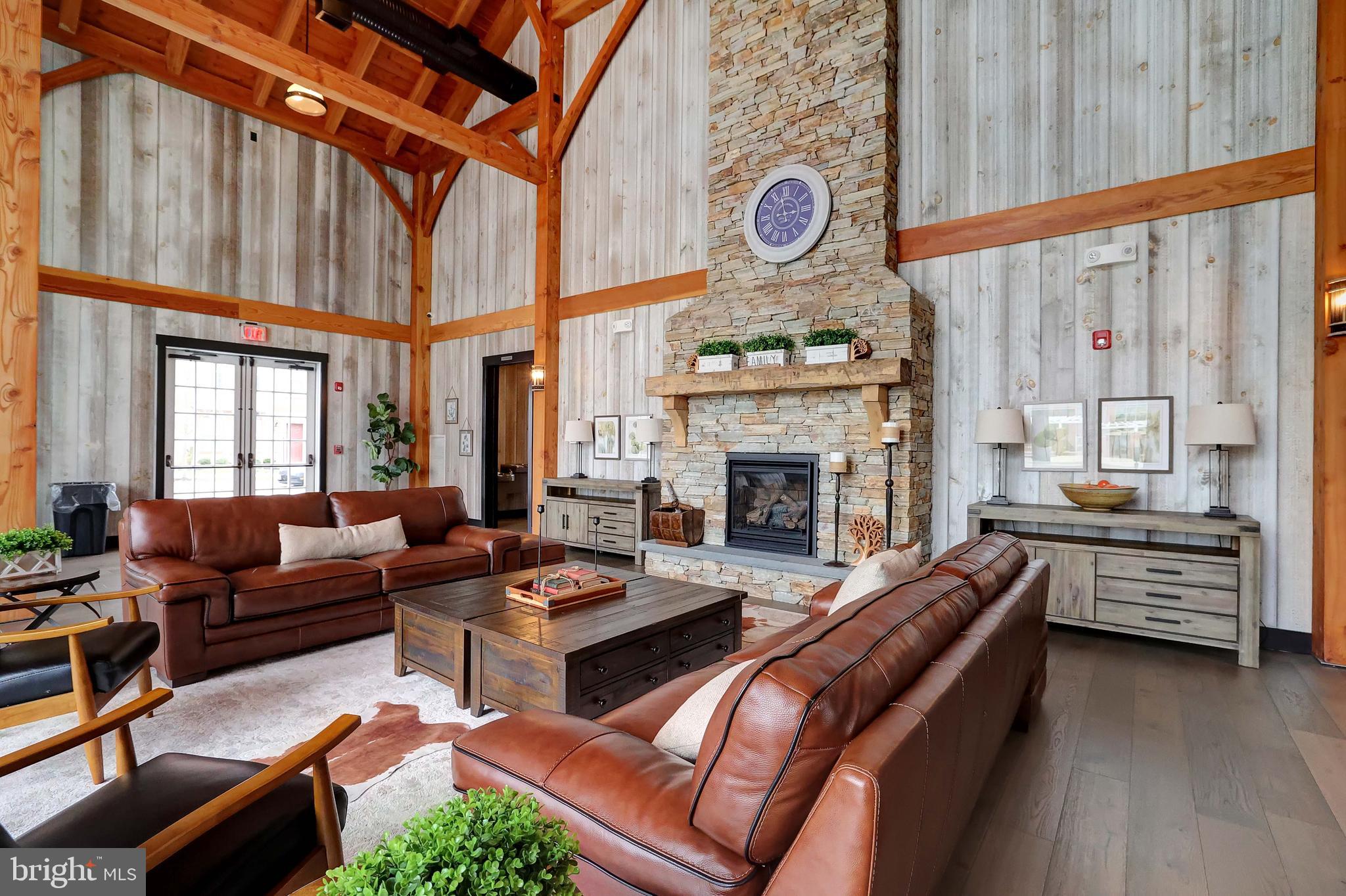 OXFORD SQUARE - Residential