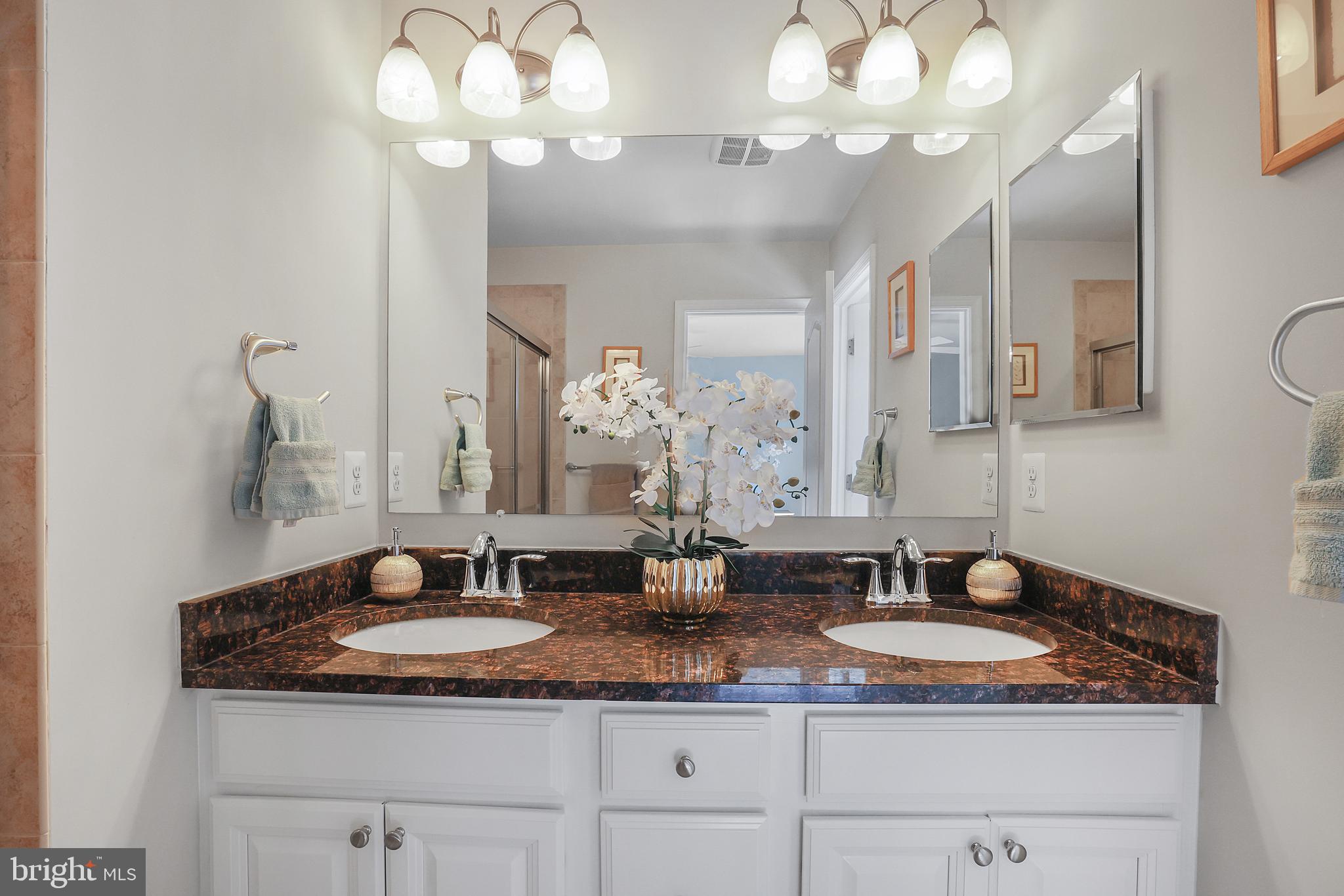 OXFORD SQUARE - Residential