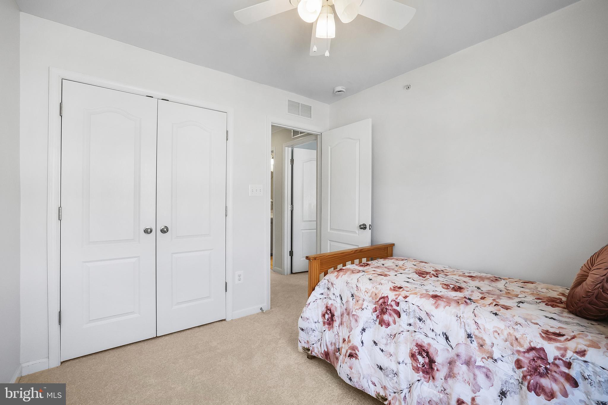 OXFORD SQUARE - Residential