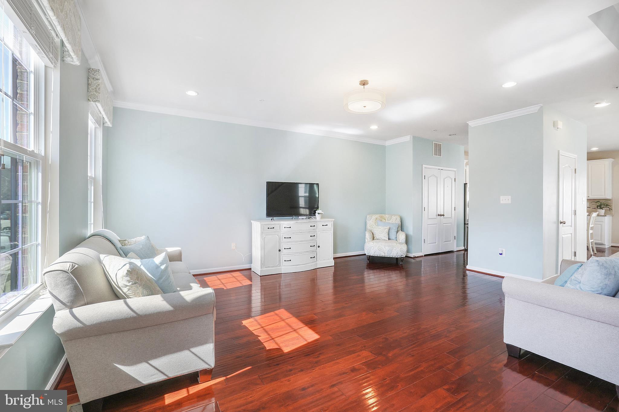 OXFORD SQUARE - Residential