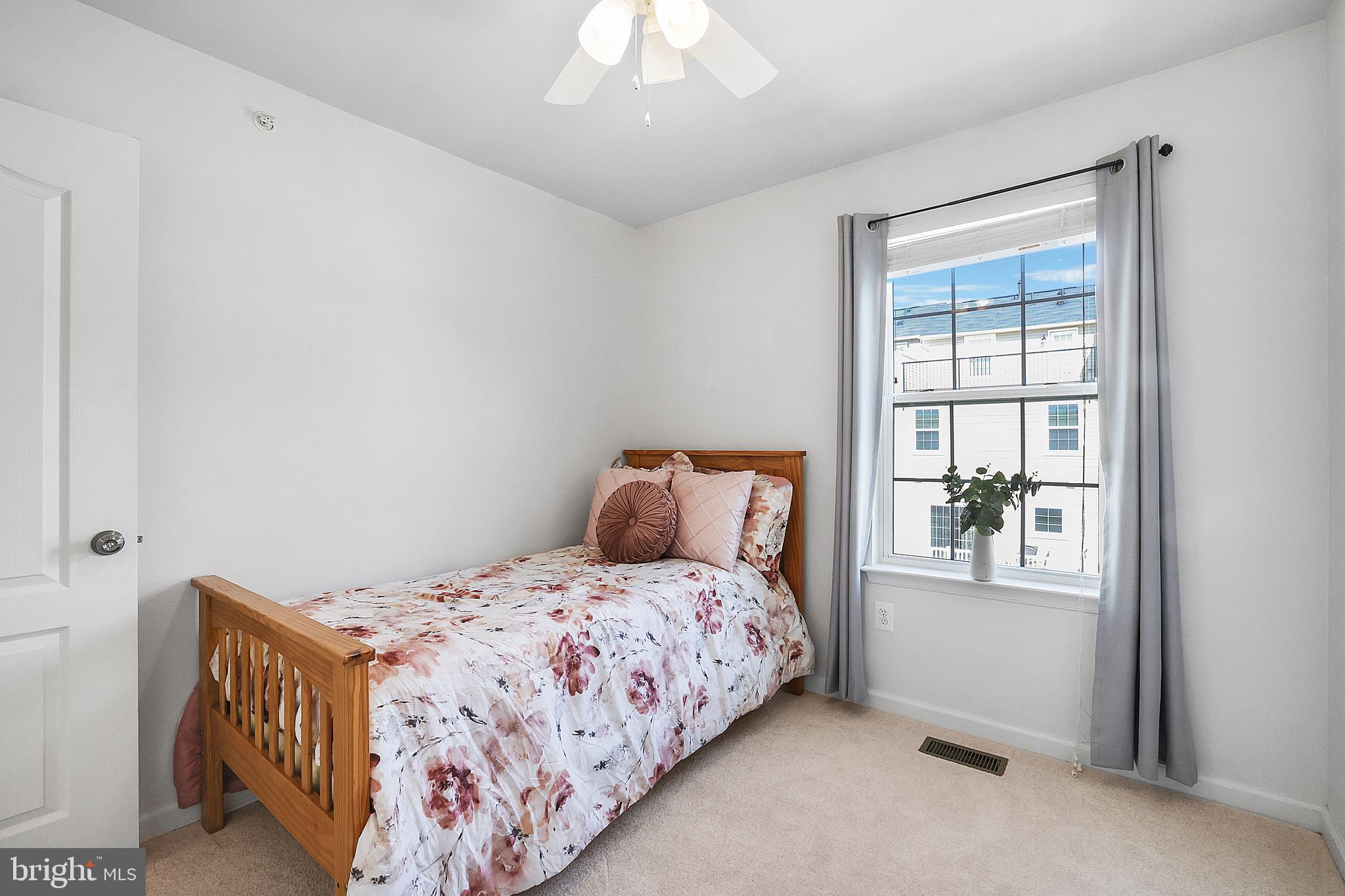 OXFORD SQUARE - Residential