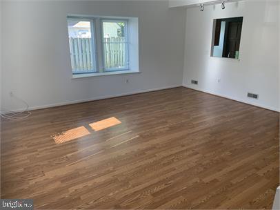 COLONIAL TERRACE - Residential Lease