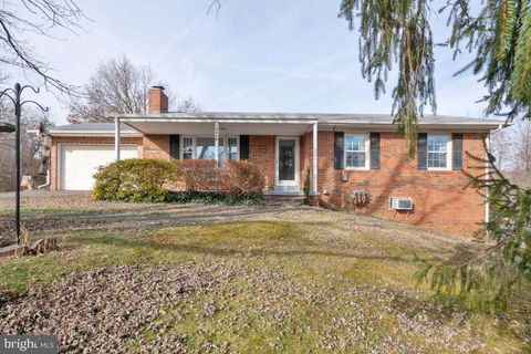 Photo of 16240 Lee Highway, GAINESVILLE, VA 20155 (MLS # VAPW2112276)